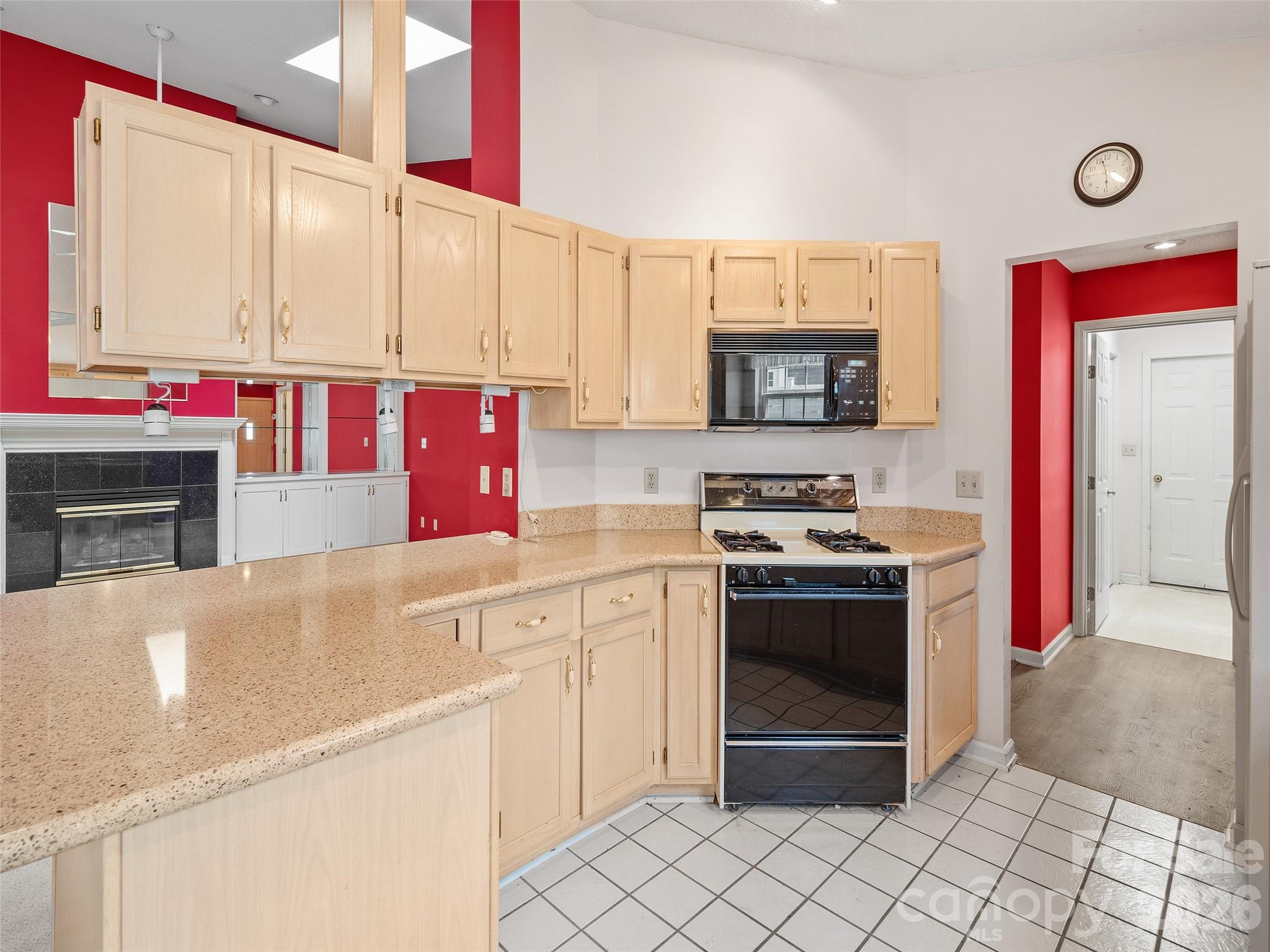 Townhouse at 21 Heather Way, Candler, photo 17 of 30