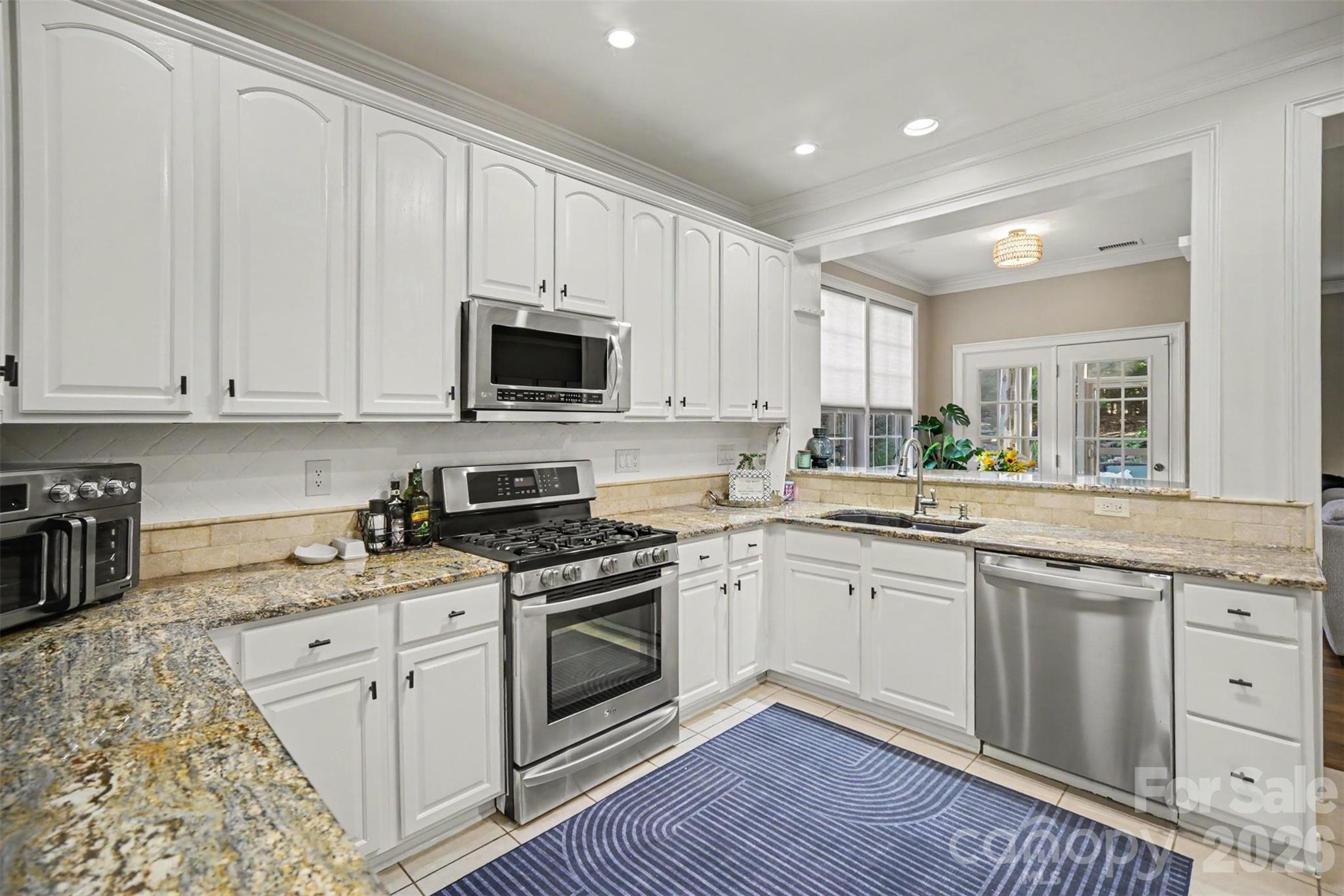 Single Family Residence at 15011 Bridle Trace Lane, Pineville, photo 11 of 41