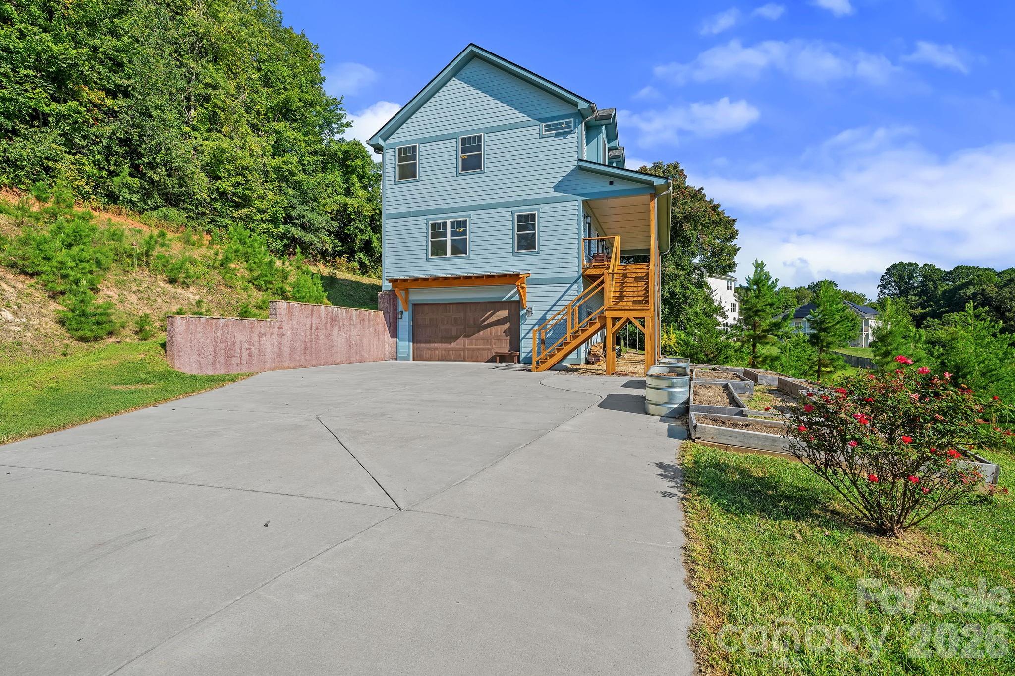Single Family Residence at 19 Magnolia Farms Drive, Asheville, photo 2 of 44