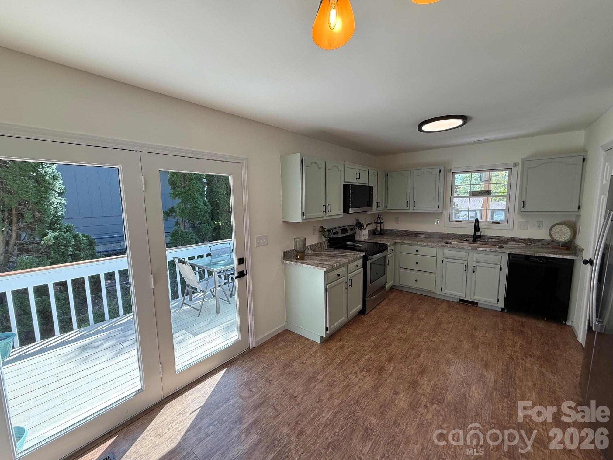 Single Family Residence at 153 Locust Court, Arden, photo 9 of 26