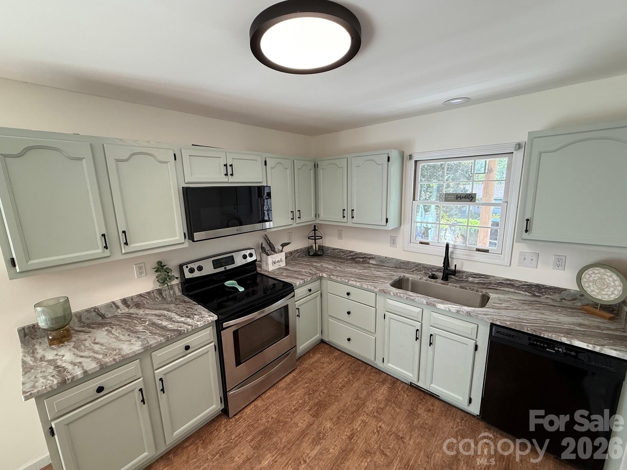 Single Family Residence at 153 Locust Court, Arden, photo 14 of 26