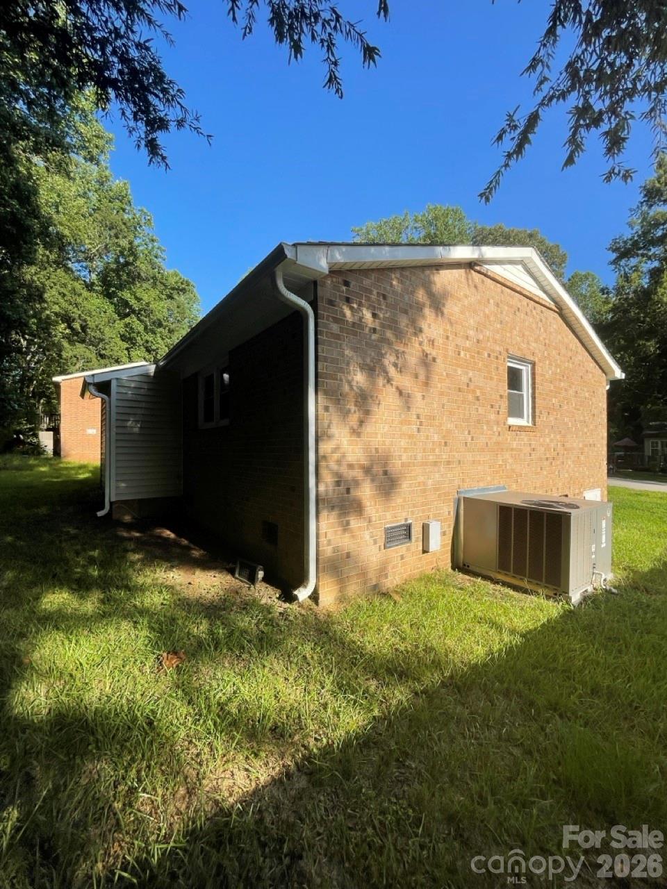 Single Family Residence at 133 Hickory Lane, York, photo 4 of 18