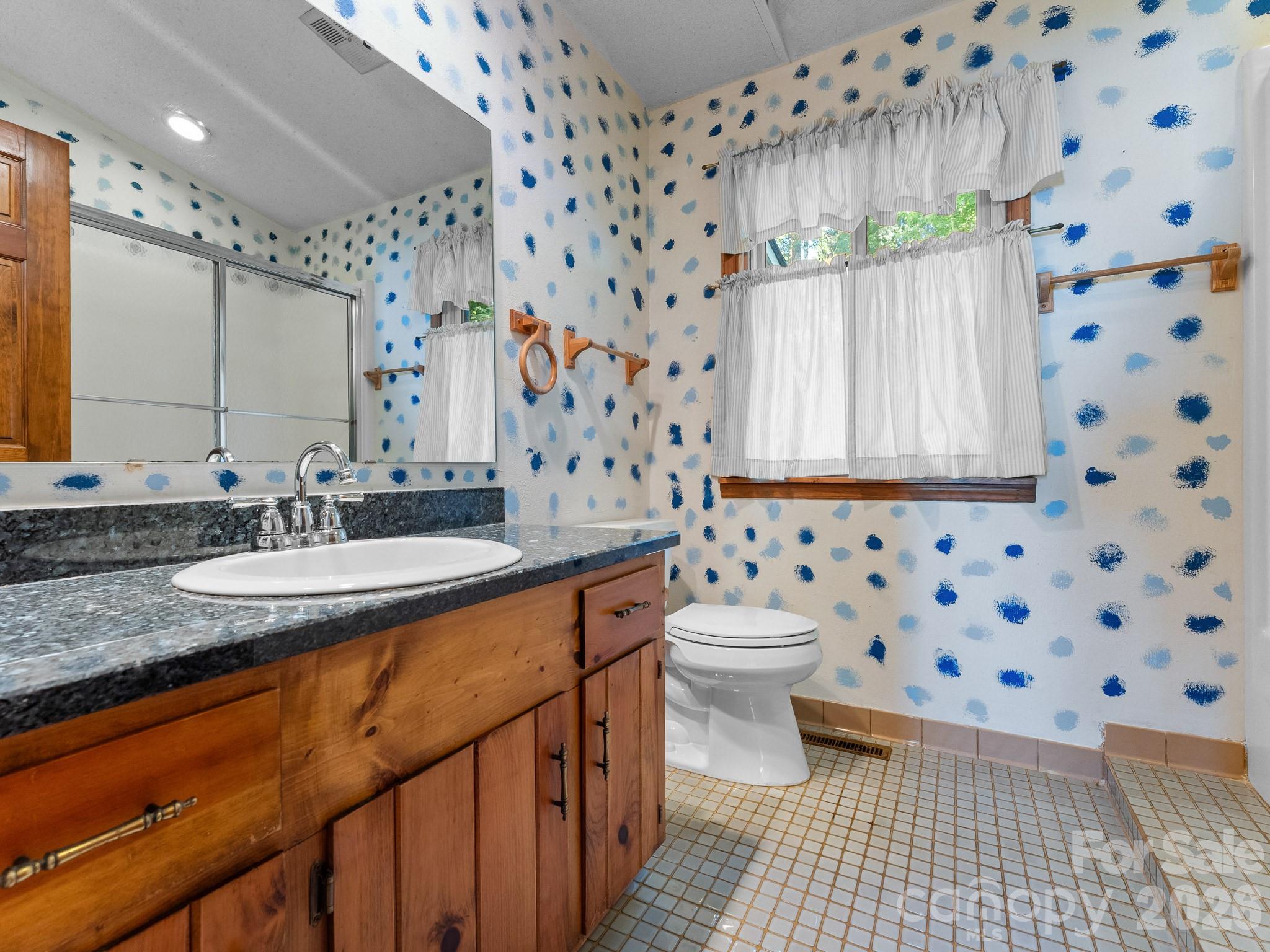 Main Level Full-Bath, beside main level bedroom - 977 Morning Ride Drive, Columbus