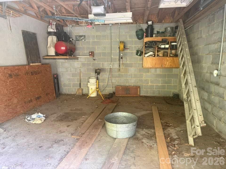 Lower level basement for hobbies and/or Storage - 977 Morning Ride Drive, Columbus