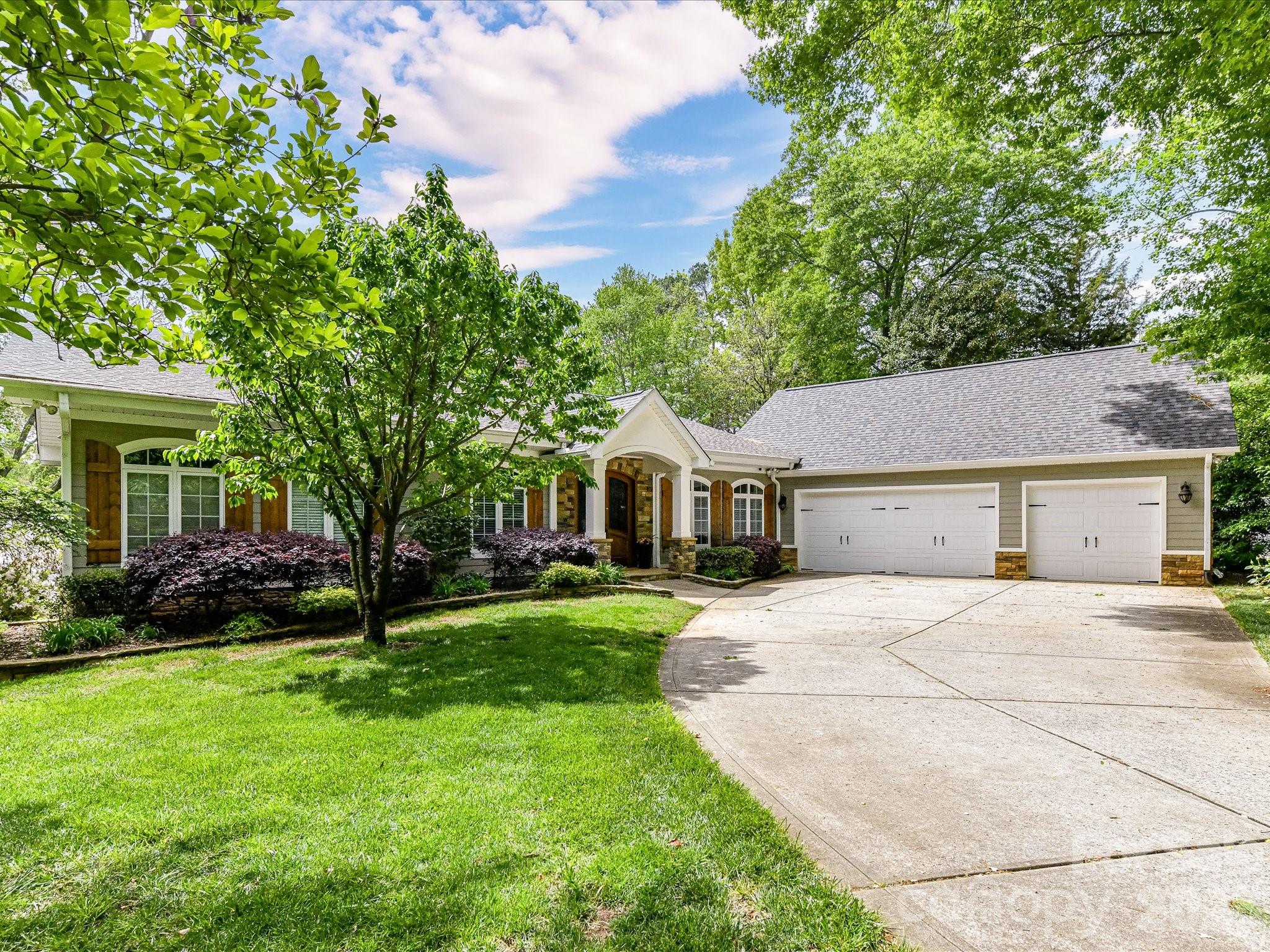 Single Family Residence at 16211 Terry Lane, Huntersville, photo 4 of 41
