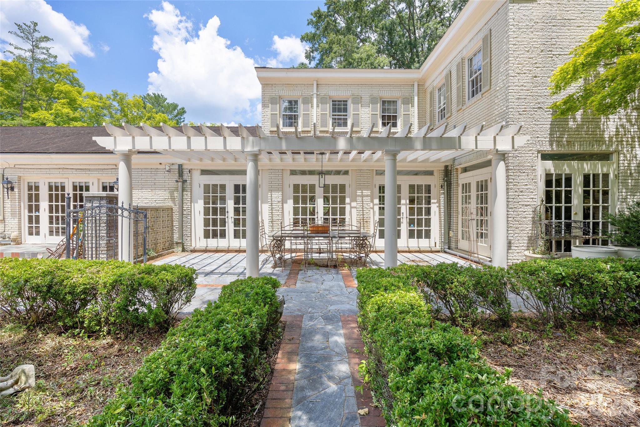 Single Family Residence at 832 Wren Road, Gastonia, photo 31 of 44