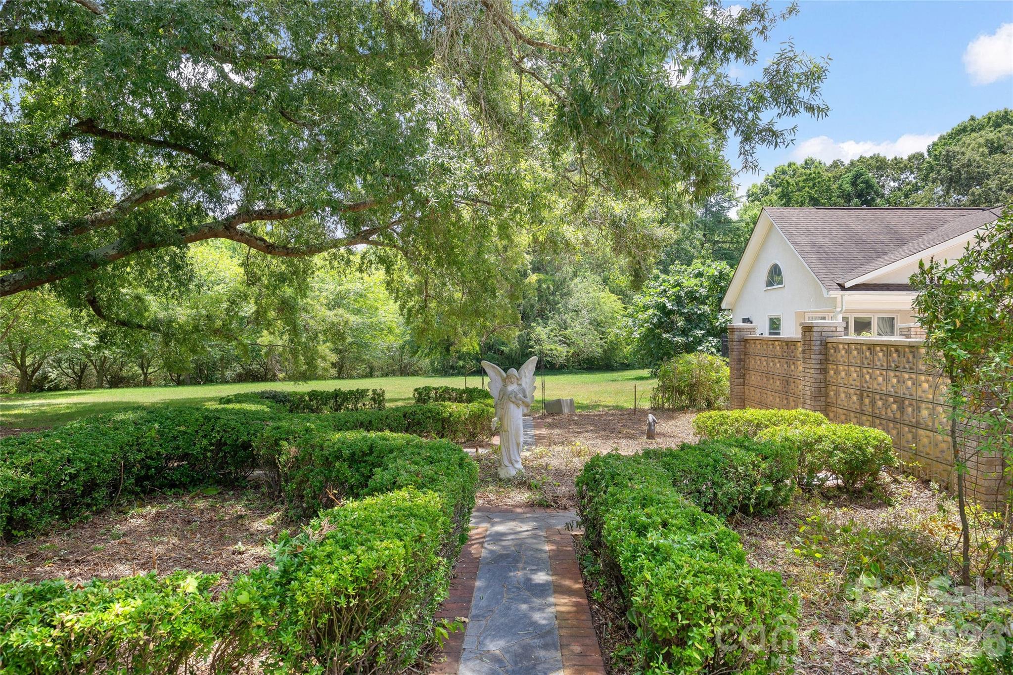 Single Family Residence at 832 Wren Road, Gastonia, photo 33 of 44
