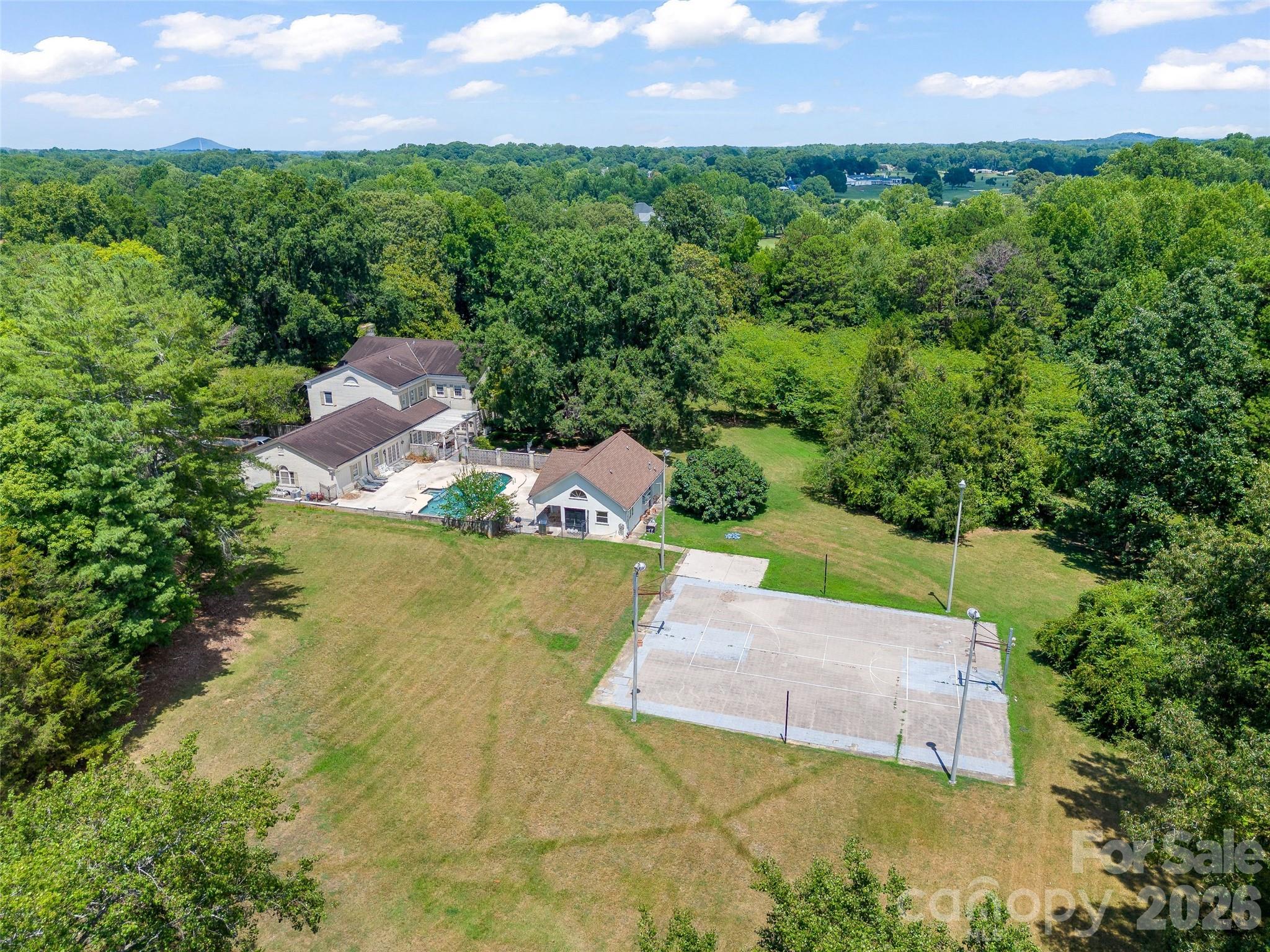Single Family Residence at 832 Wren Road, Gastonia, photo 36 of 44