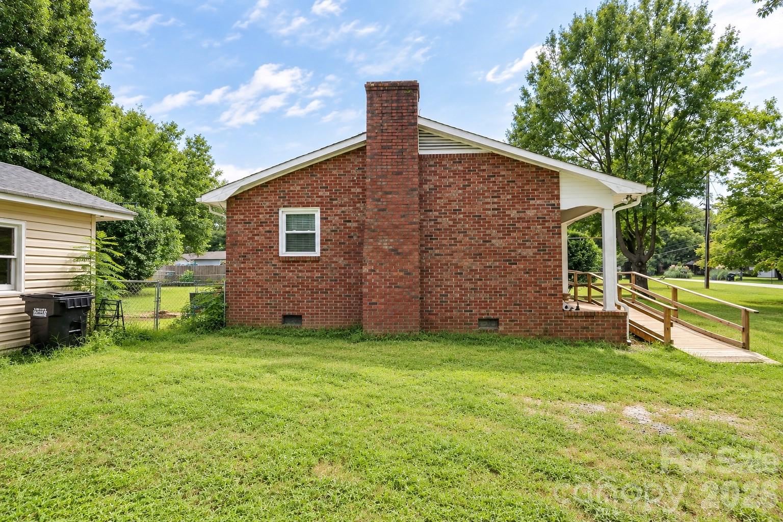 Single Family Residence at 9289 Fisher Road, Rockwell, photo 4 of 22