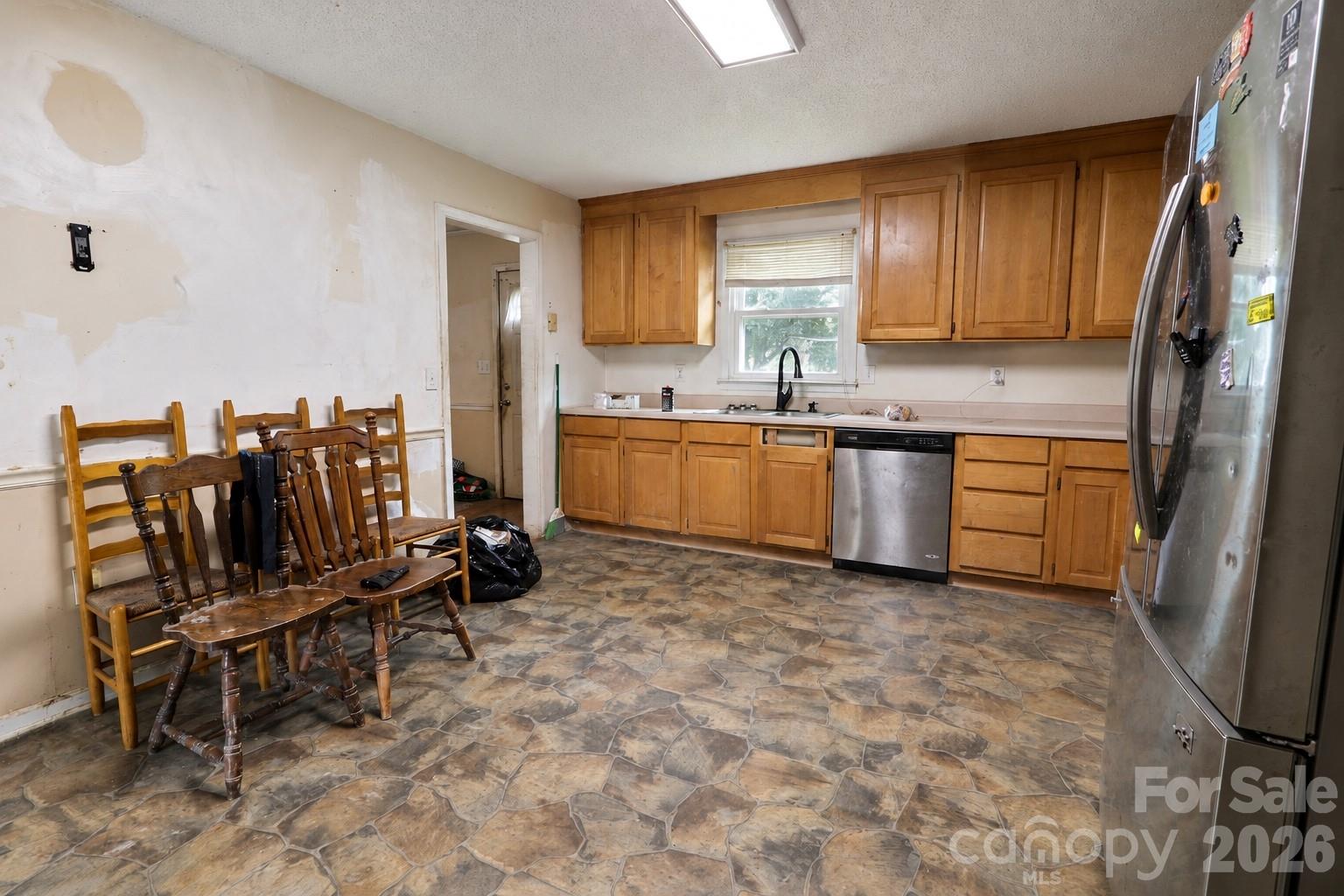 Single Family Residence at 9289 Fisher Road, Rockwell, photo 9 of 22