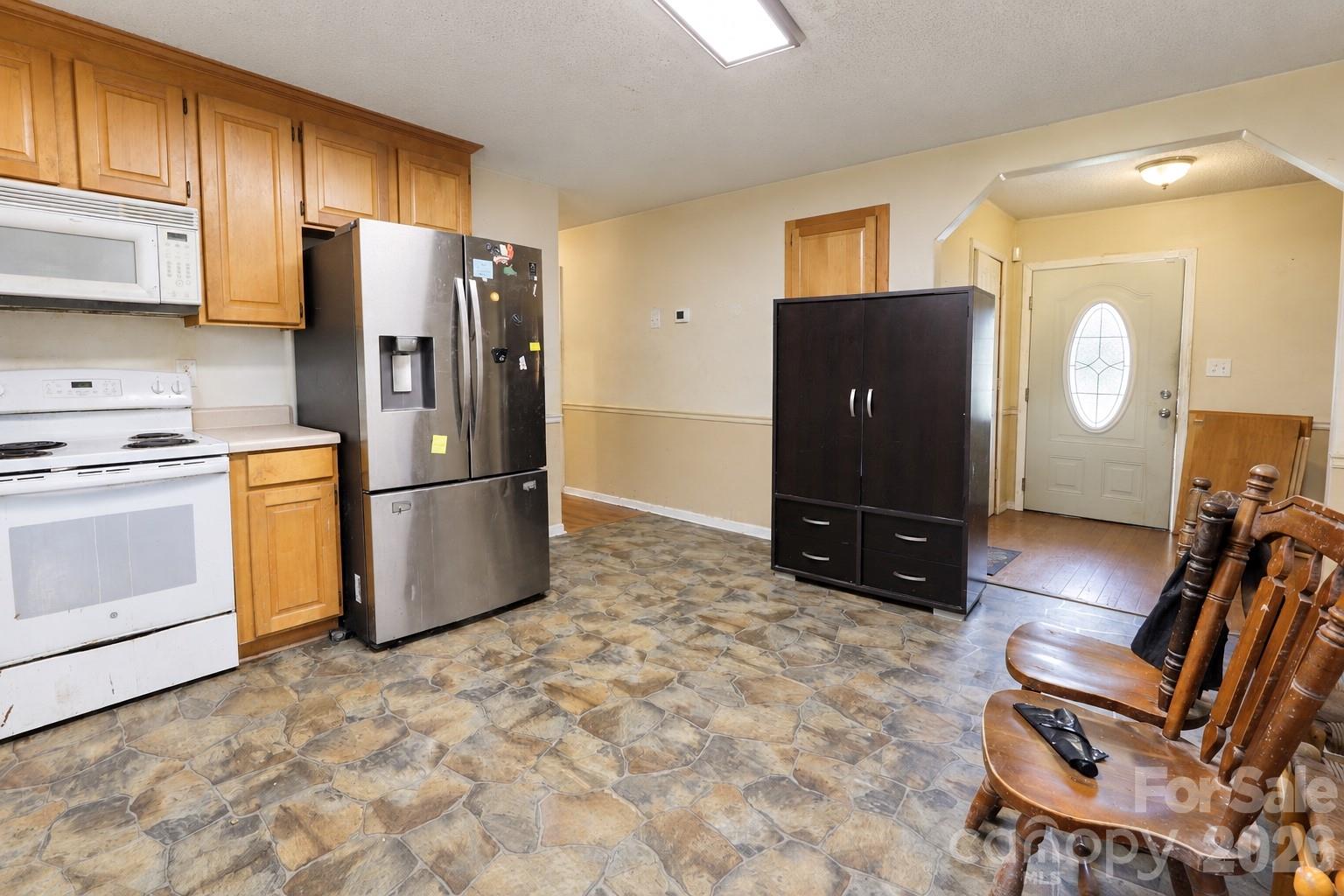 Single Family Residence at 9289 Fisher Road, Rockwell, photo 10 of 22