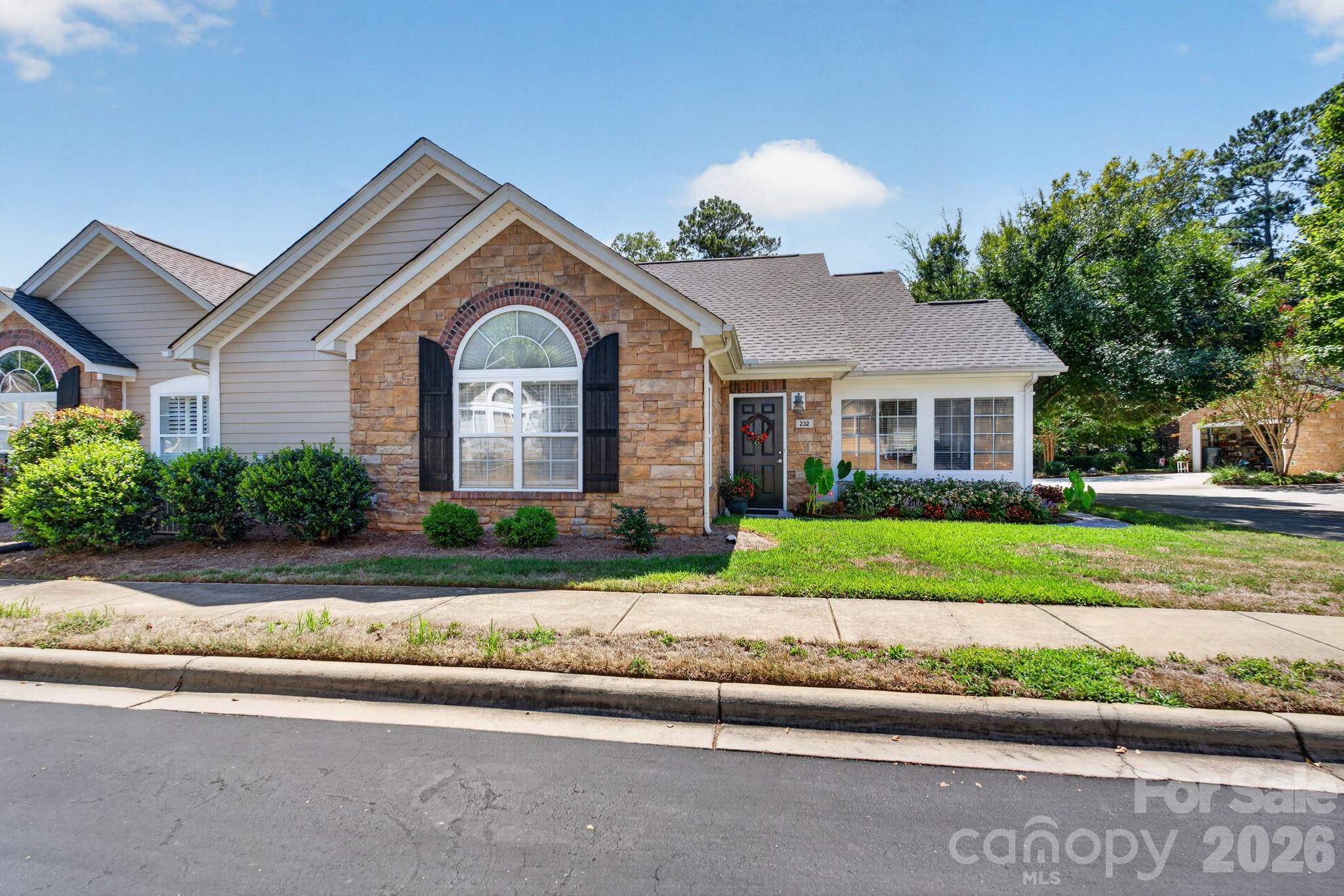 232 Lone Oak Circle