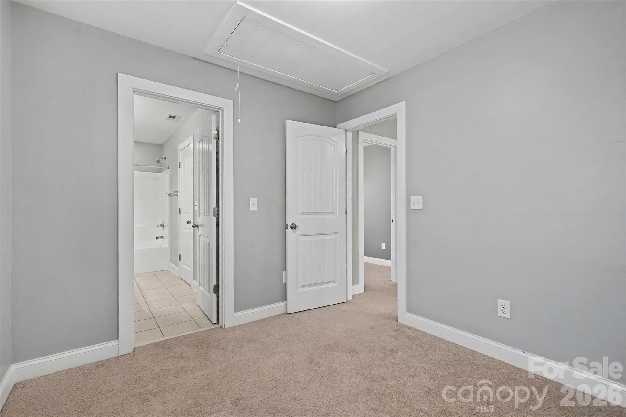 Another view of middle secondary bathroom with bathroom adjoining - 13913 Helen Benson Boulevard, Davidson