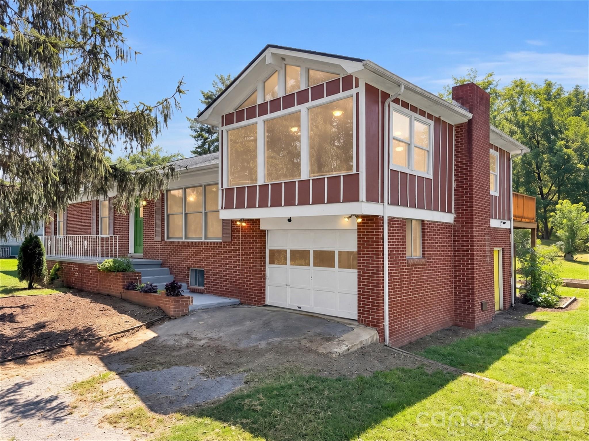 Single Family Residence at 29 Colony Lane, Waynesville, photo 2 of 35