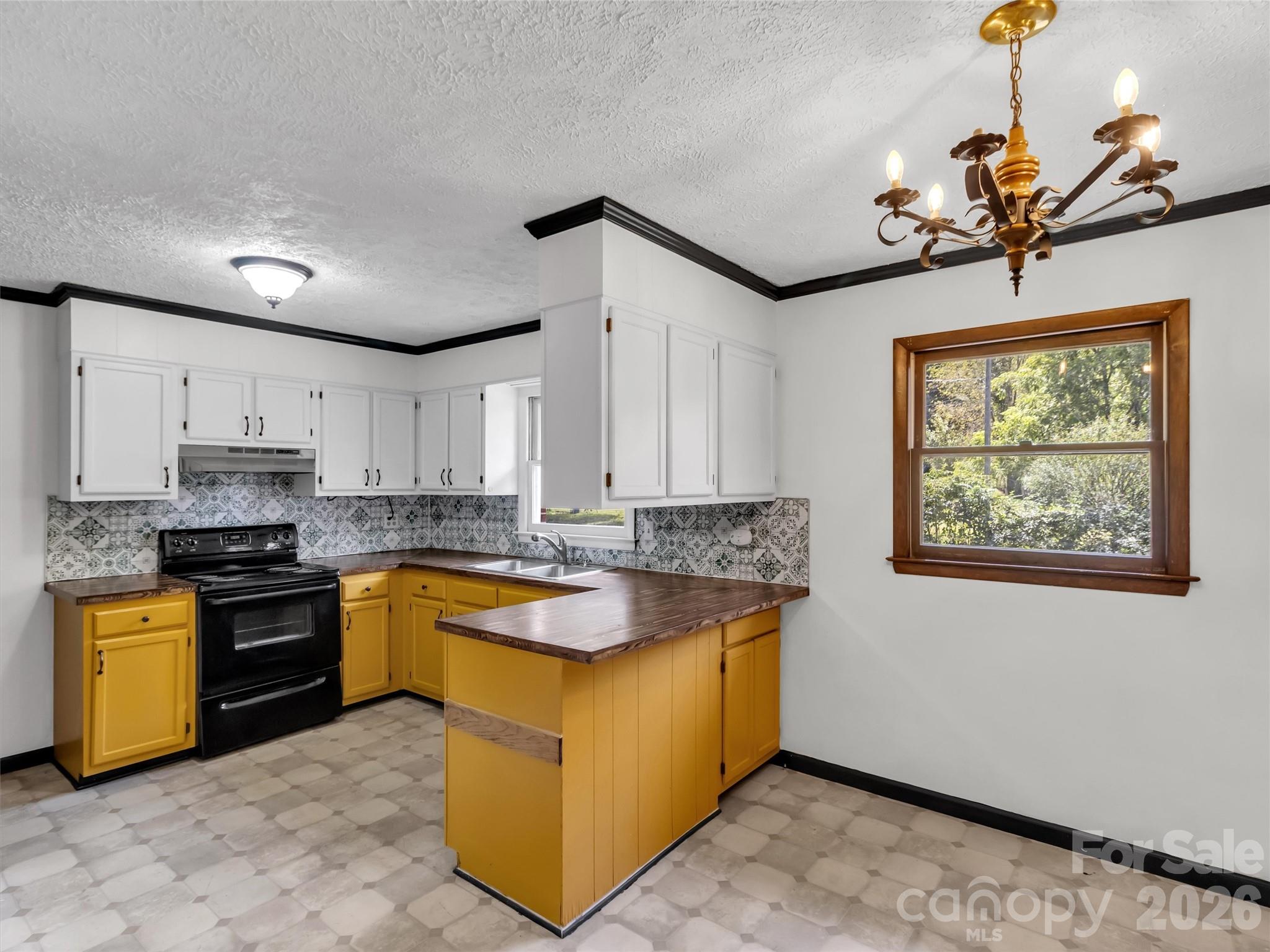 Single Family Residence at 29 Colony Lane, Waynesville, photo 11 of 35