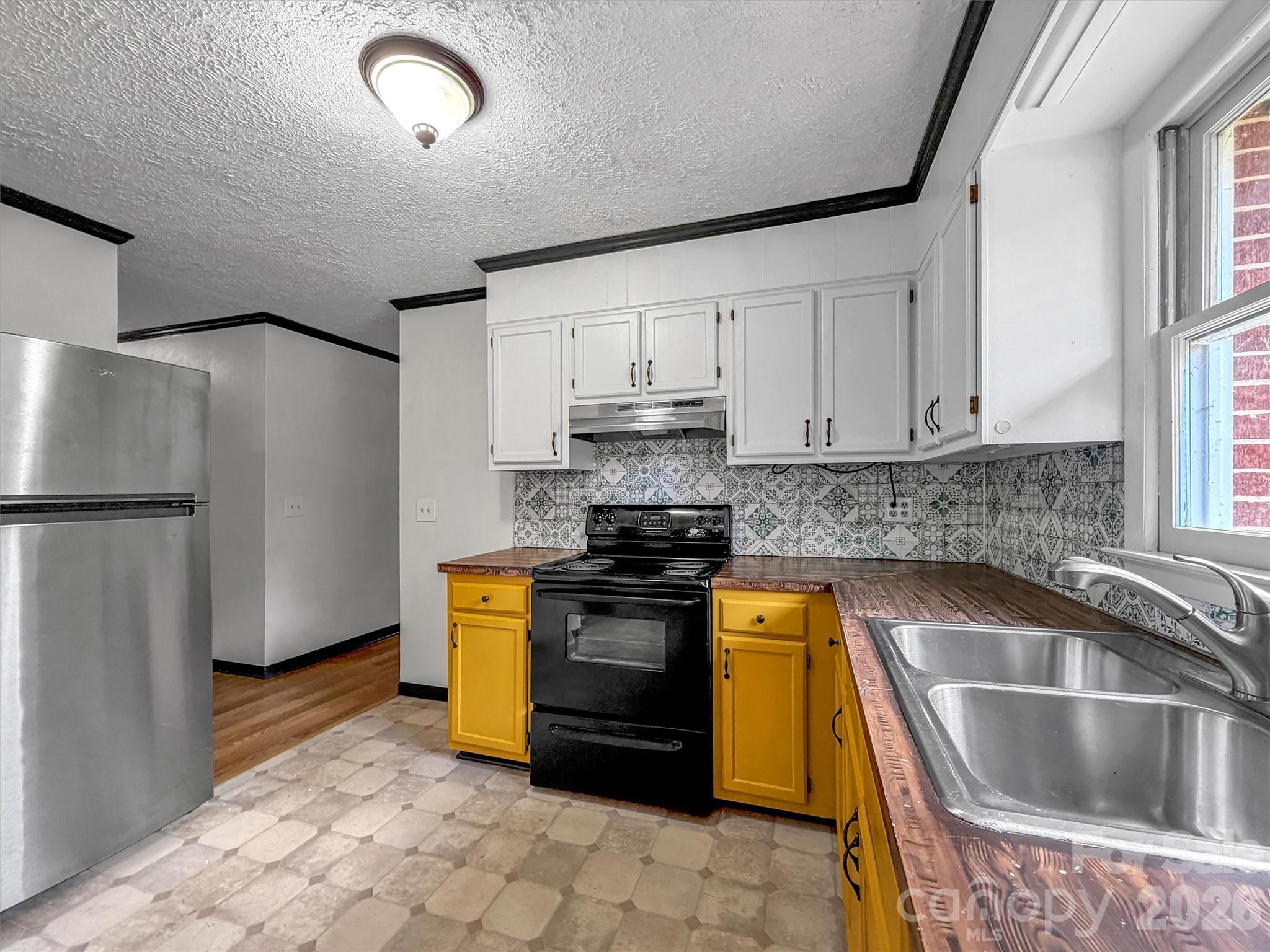 Single Family Residence at 29 Colony Lane, Waynesville, photo 13 of 35