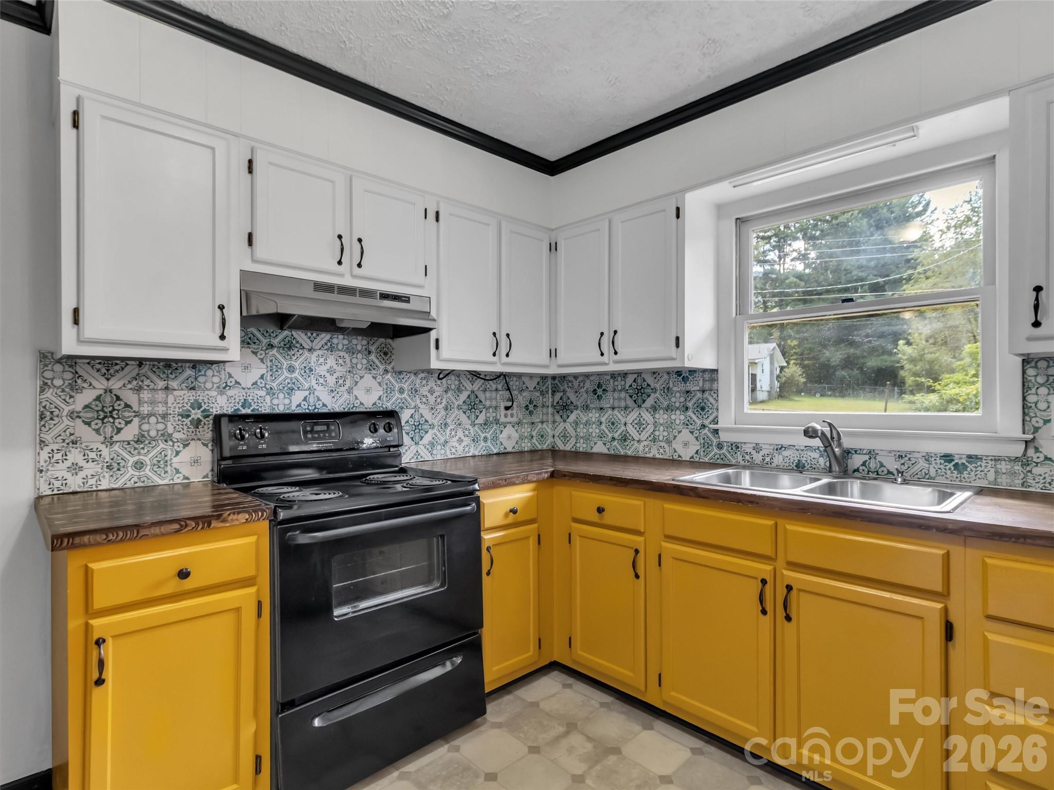 Single Family Residence at 29 Colony Lane, Waynesville, photo 14 of 35