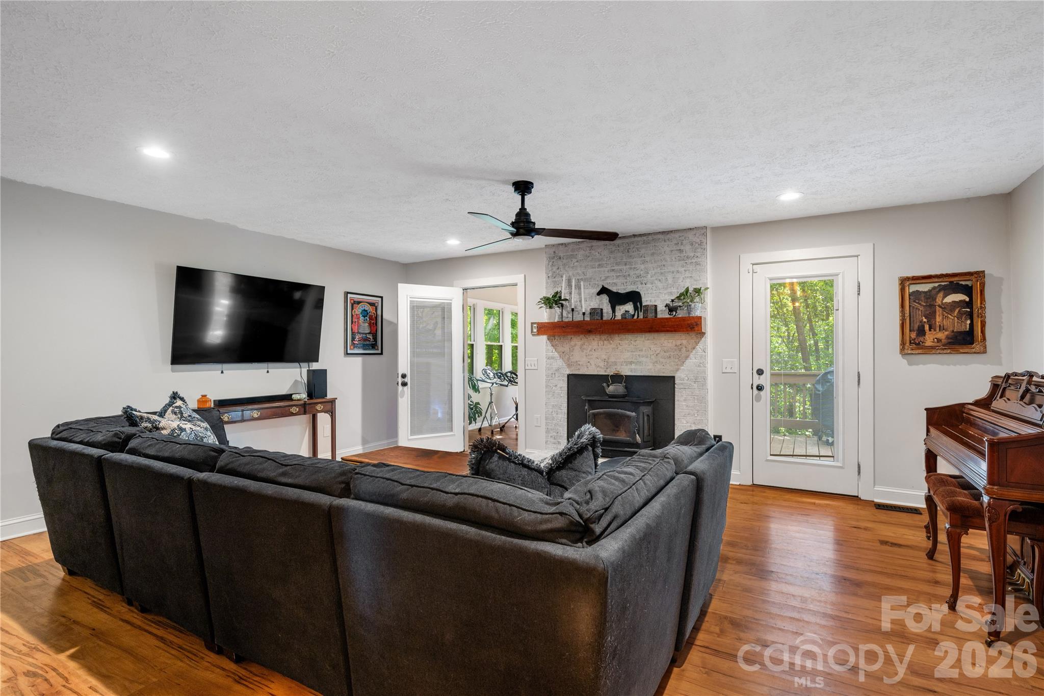 Single Family Residence at 160 Palomino Trail, Mount Holly, photo 11 of 48