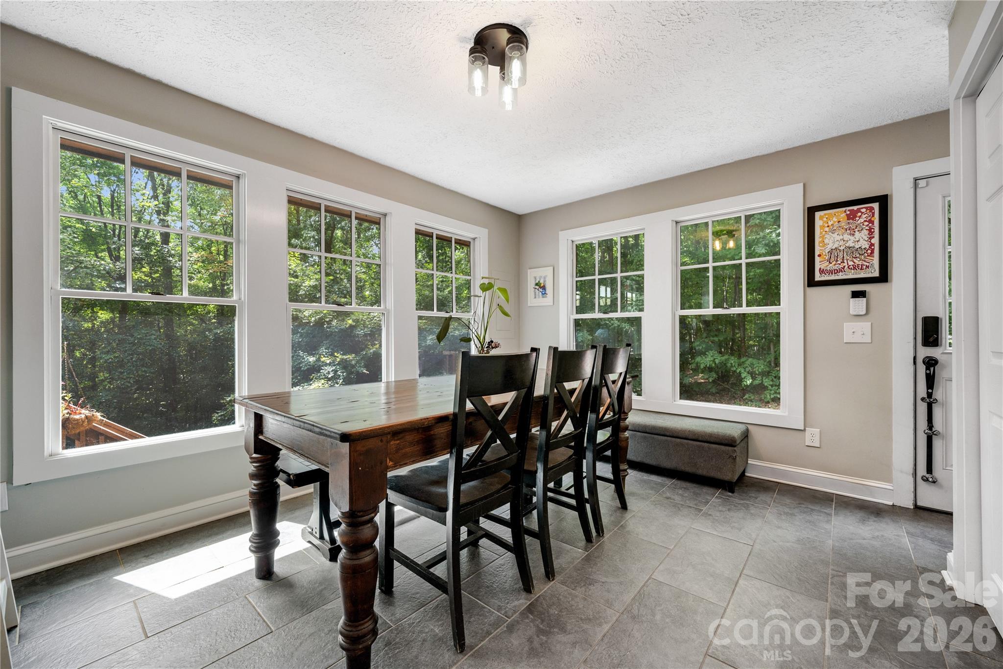 Dining area - 160 Palomino Trail, Mount Holly