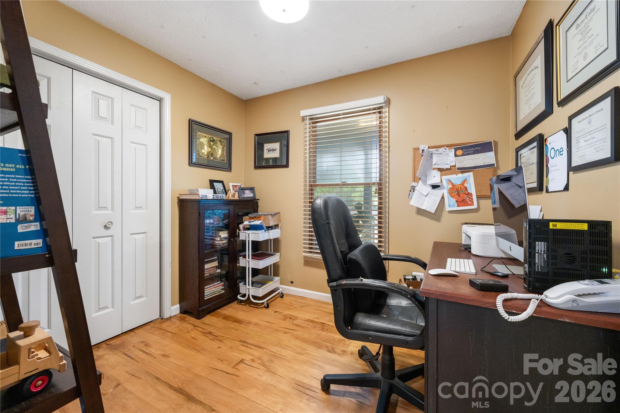 Office or flex space. Even could serve as a 4th bedroom - 160 Palomino Trail, Mount Holly