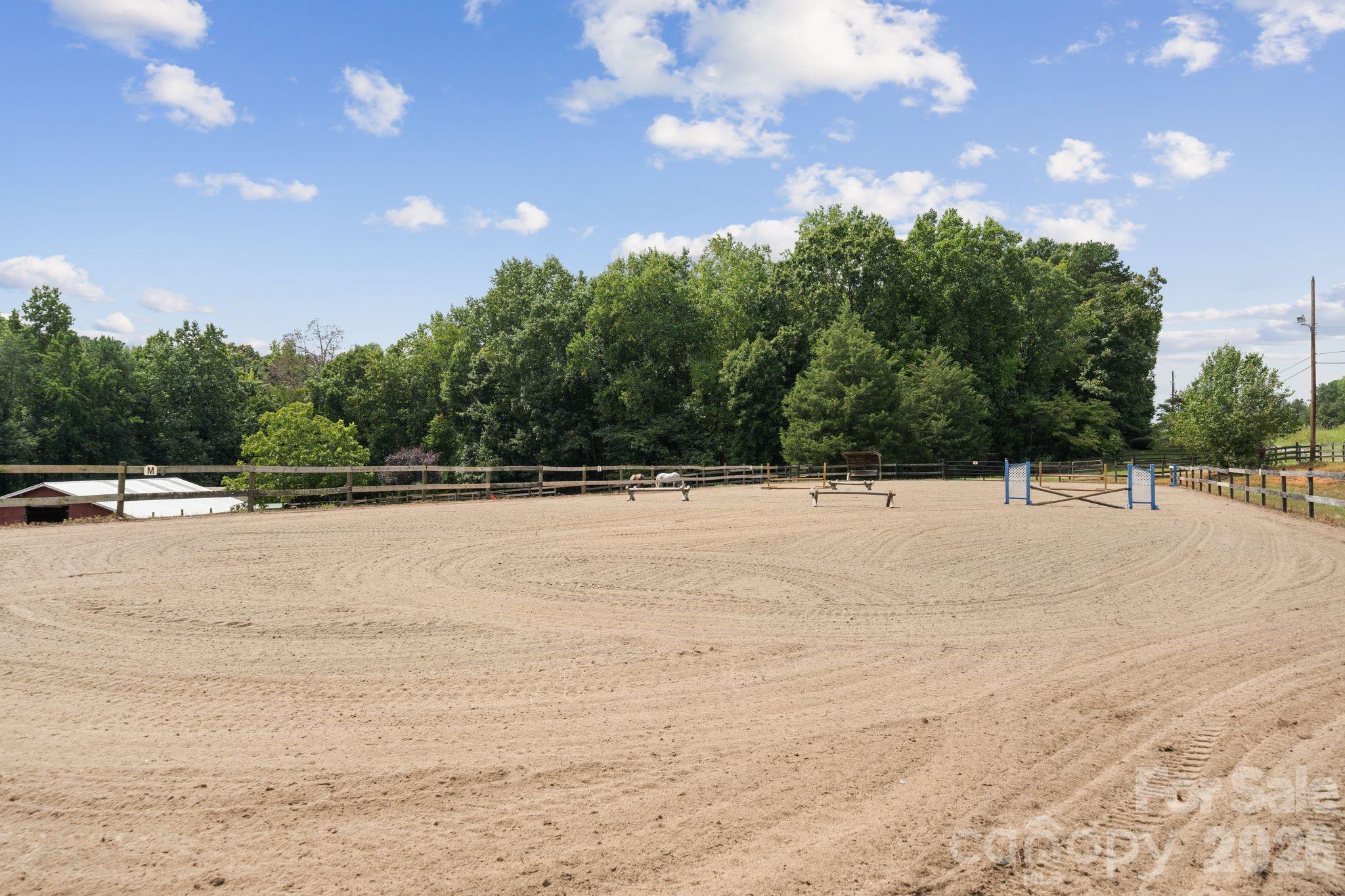 Professional arena - 160 Palomino Trail, Mount Holly