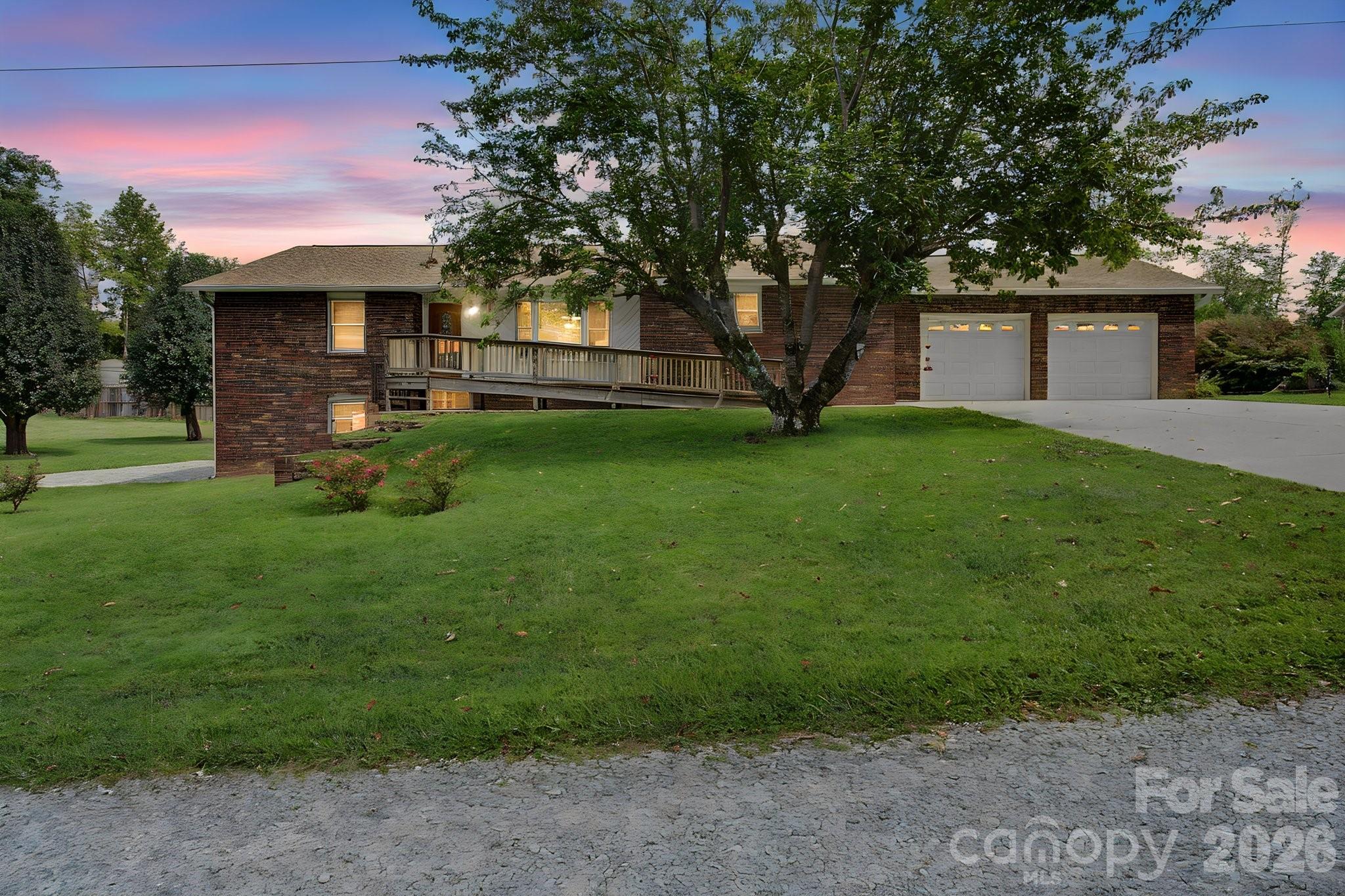 Welcome Home - 230 Blythewood Drive, Hendersonville