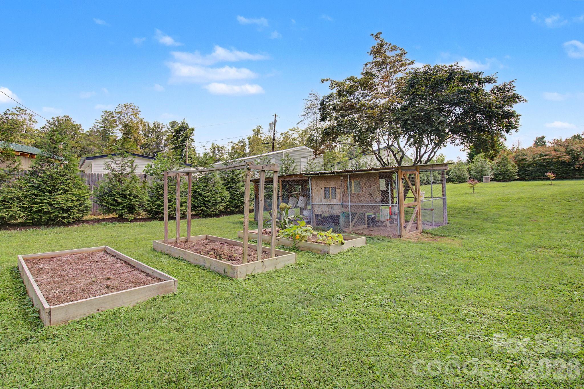 Bring Your Chirckens and Rooster - 230 Blythewood Drive, Hendersonville