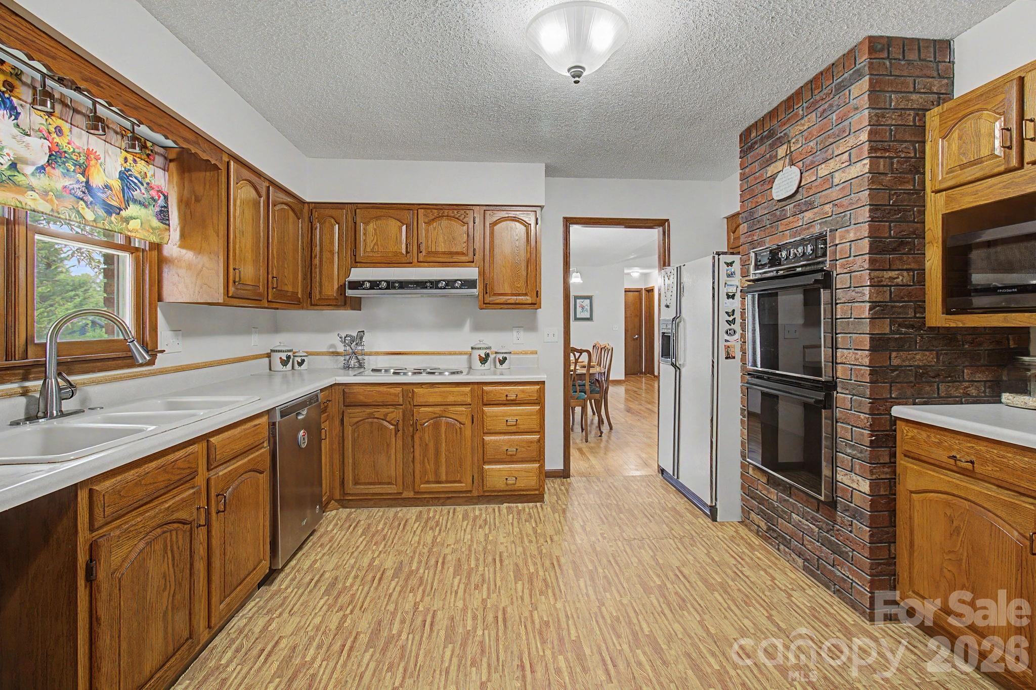 Single Family Residence at 230 Blythewood Drive, Hendersonville, photo 20 of 46