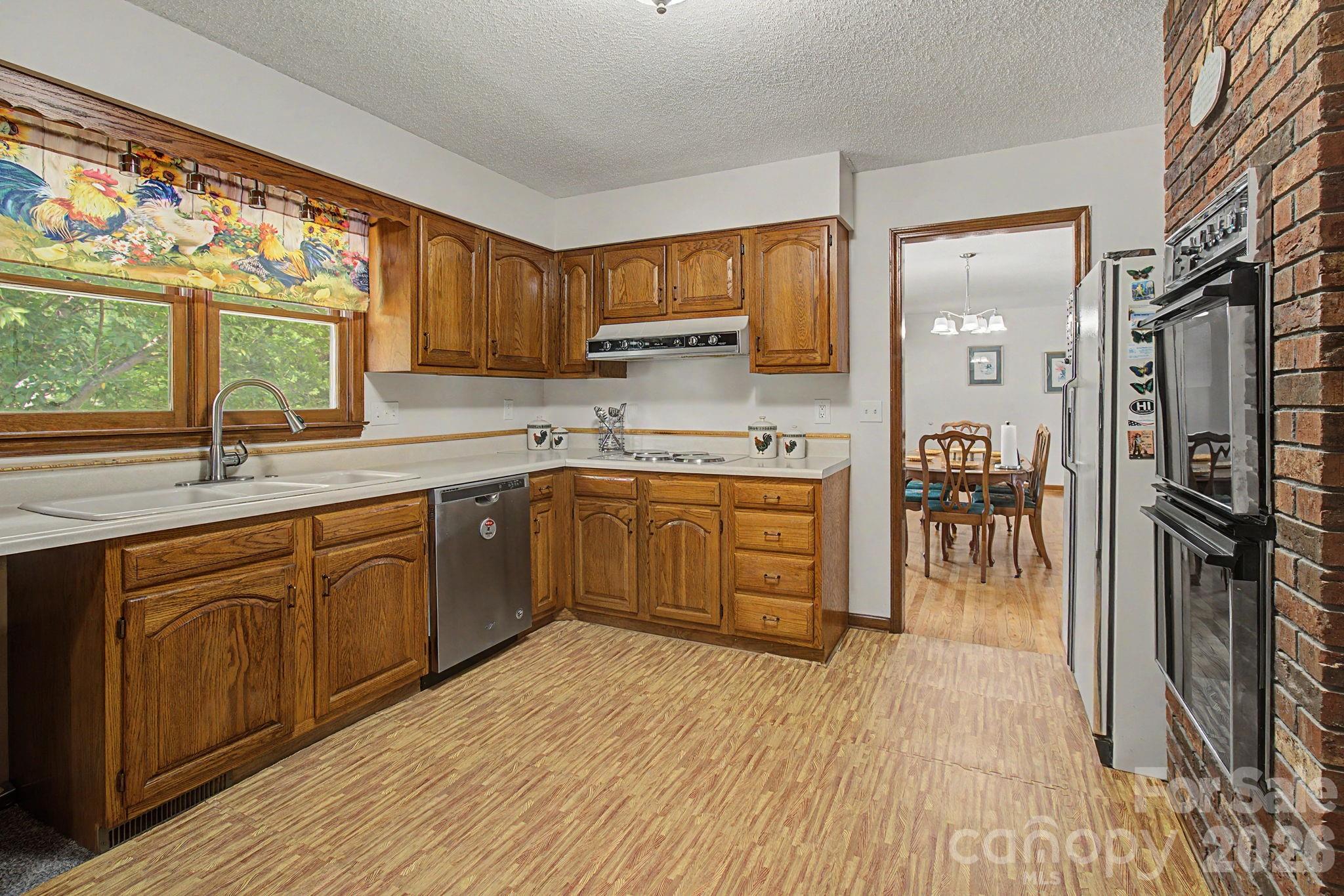 Single Family Residence at 230 Blythewood Drive, Hendersonville, photo 21 of 46