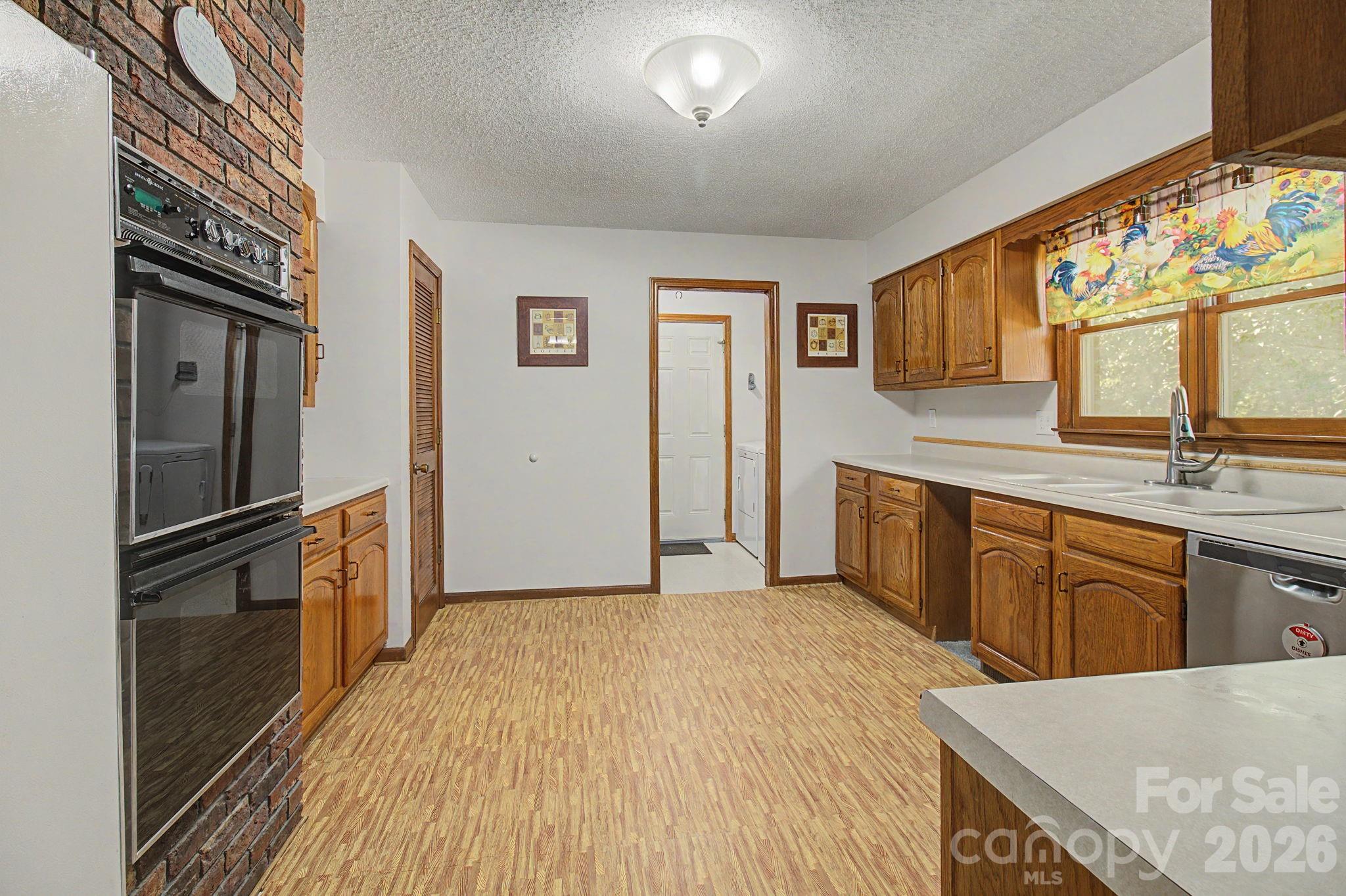 Single Family Residence at 230 Blythewood Drive, Hendersonville, photo 23 of 46