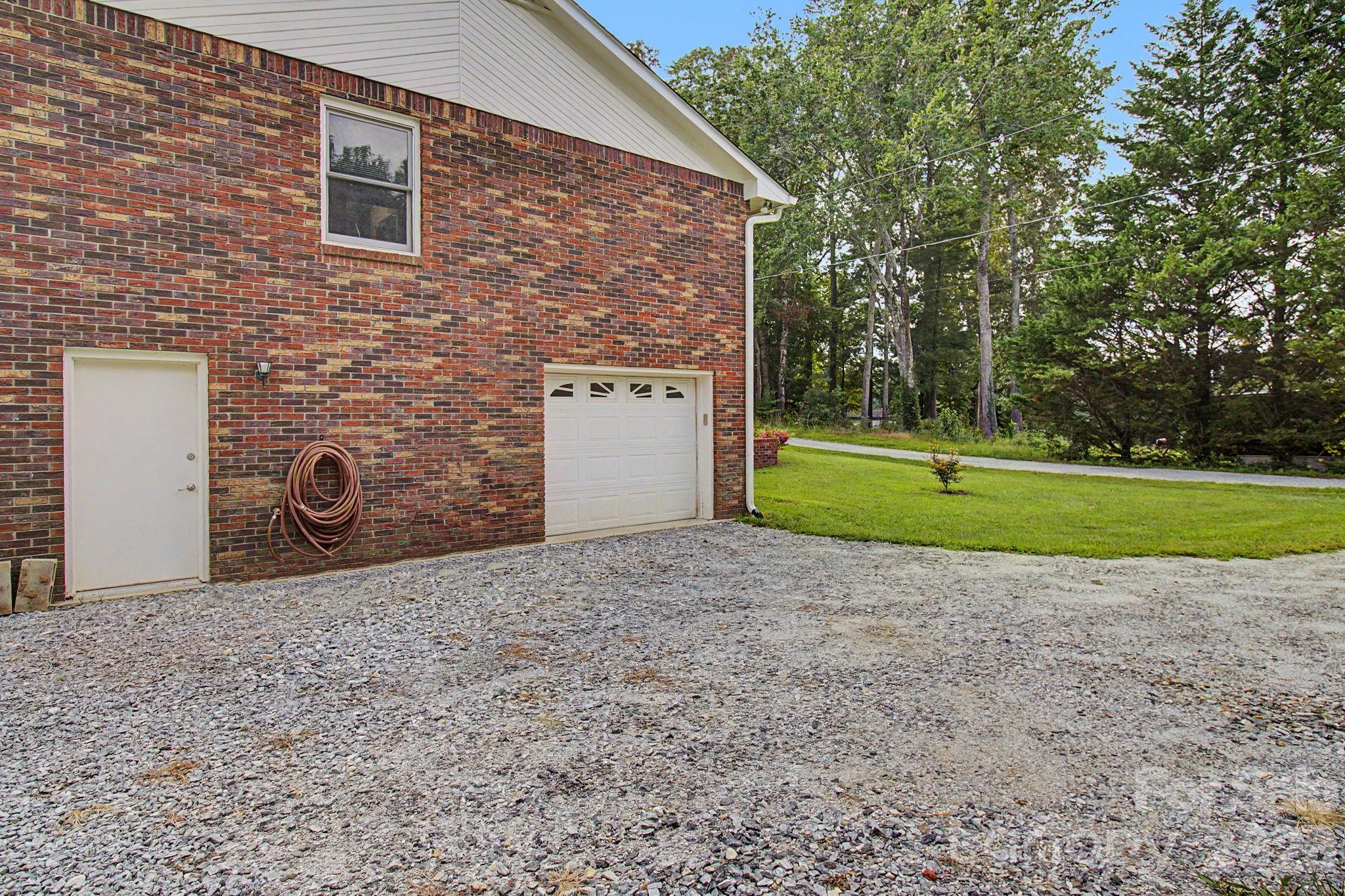 Single Family Residence at 230 Blythewood Drive, Hendersonville, photo 42 of 46