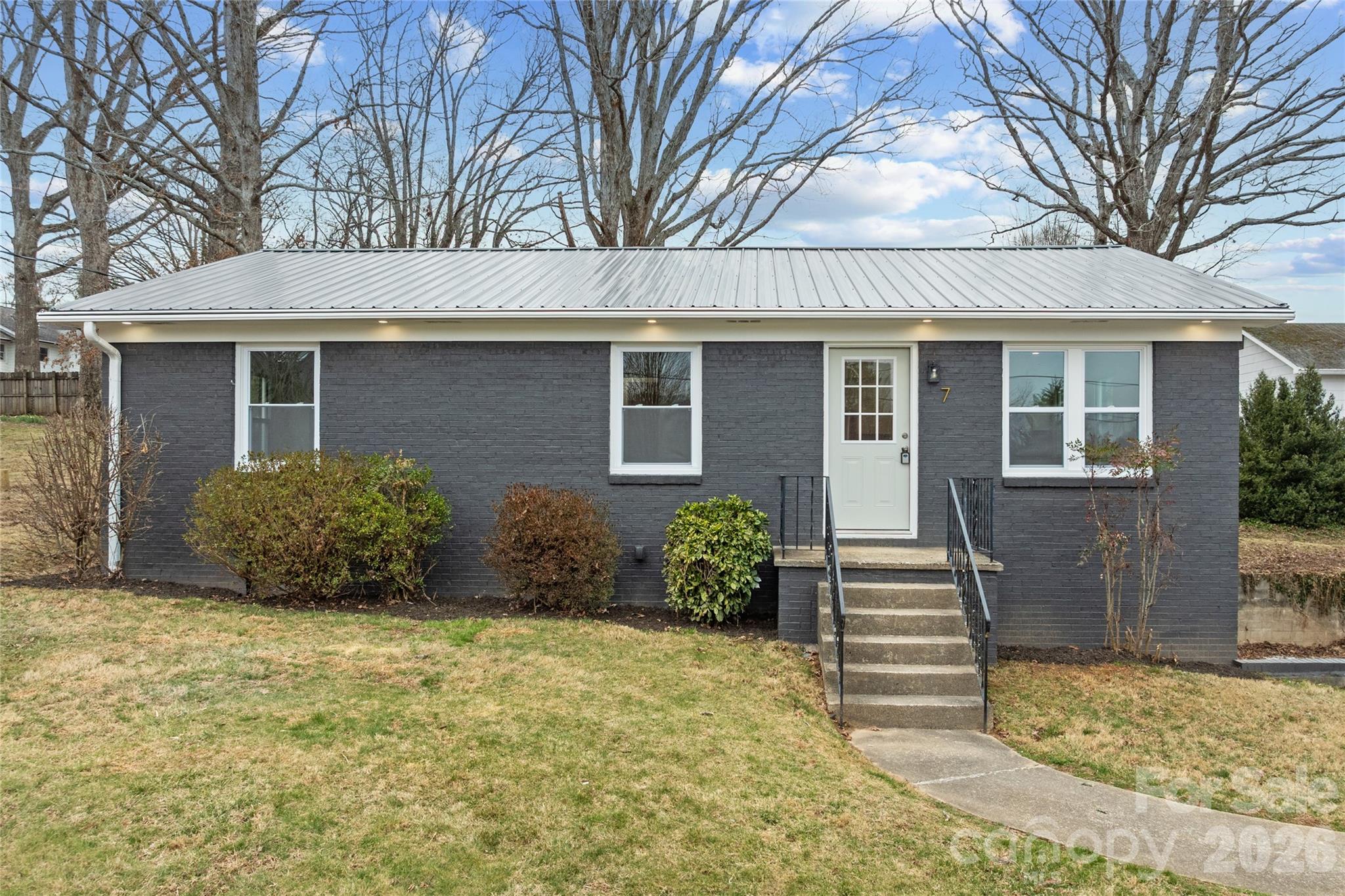 Single Family Residence at 7 Browndale Road, Asheville, photo 2 of 26