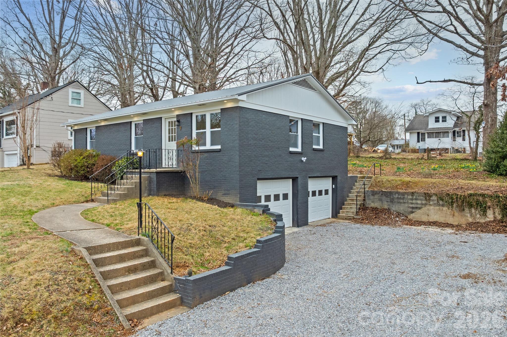 Single Family Residence at 7 Browndale Road, Asheville, photo 3 of 26