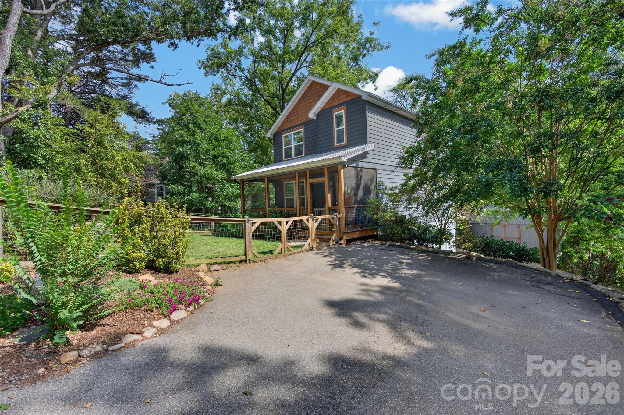 Plenty of parking - 134 Shelburne Road, Asheville