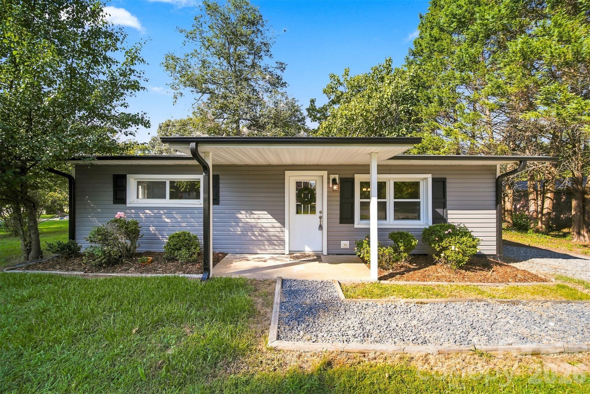 Single Family Residence at 2938 11th Avenue SW, Hickory, photo 2 of 29