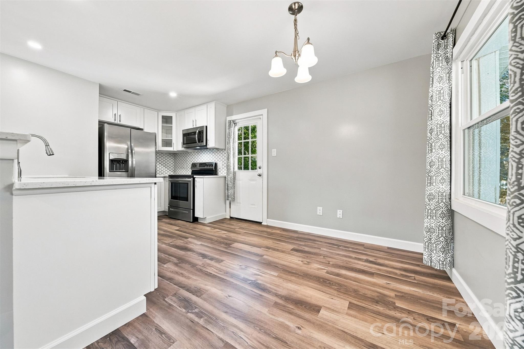 Single Family Residence at 2938 11th Avenue SW, Hickory, photo 8 of 29