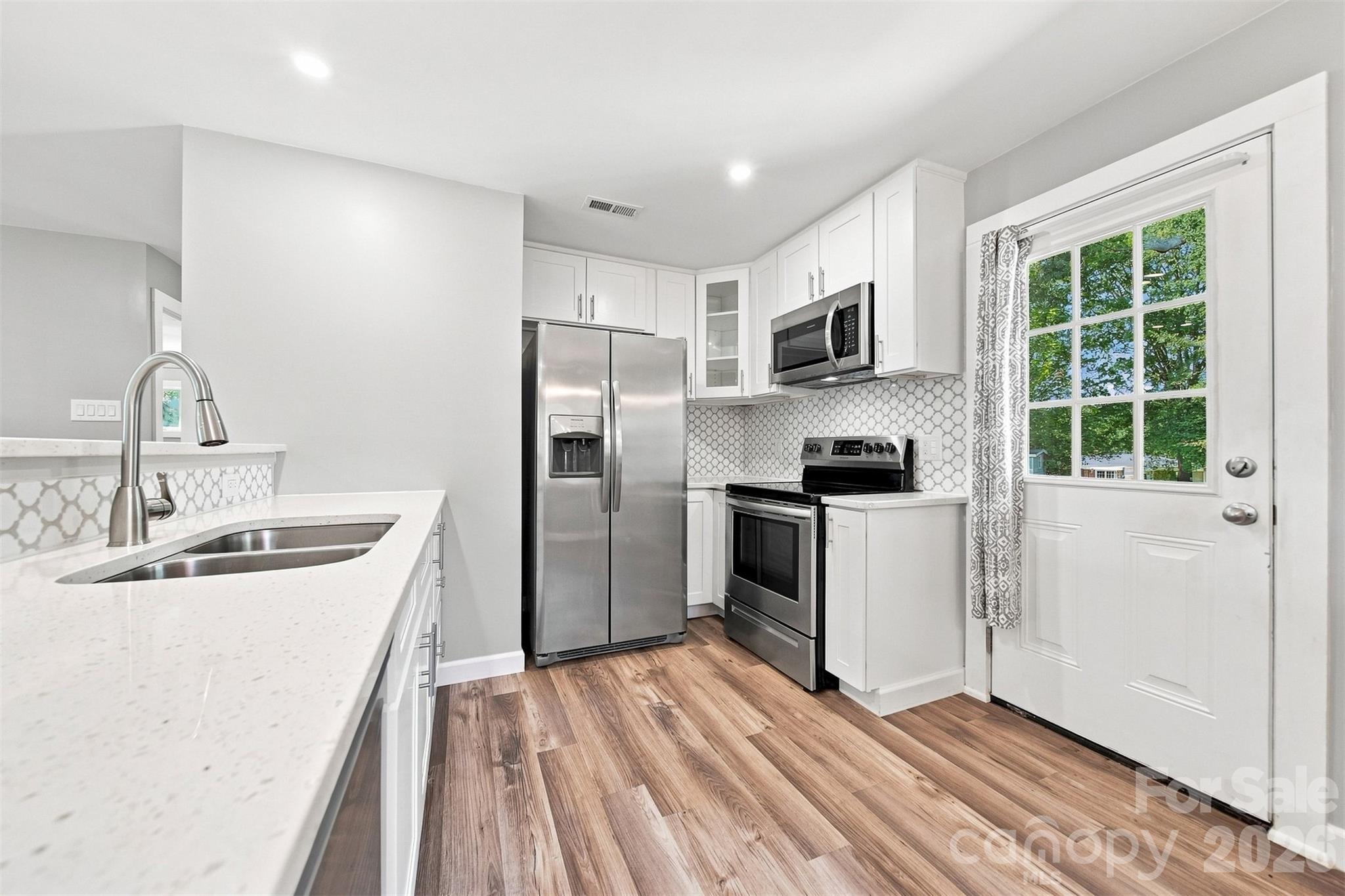 Single Family Residence at 2938 11th Avenue SW, Hickory, photo 10 of 29