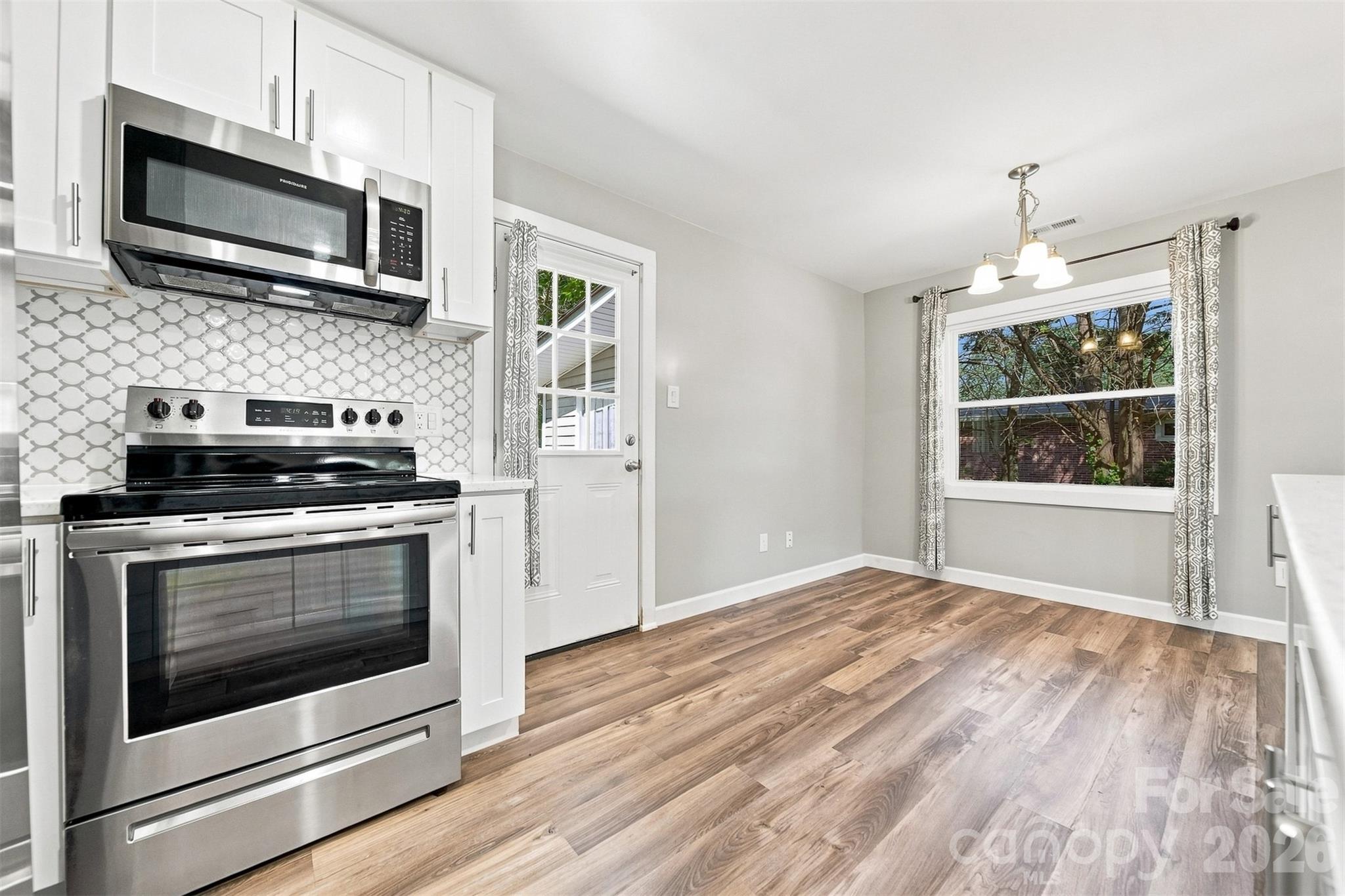 Single Family Residence at 2938 11th Avenue SW, Hickory, photo 11 of 29