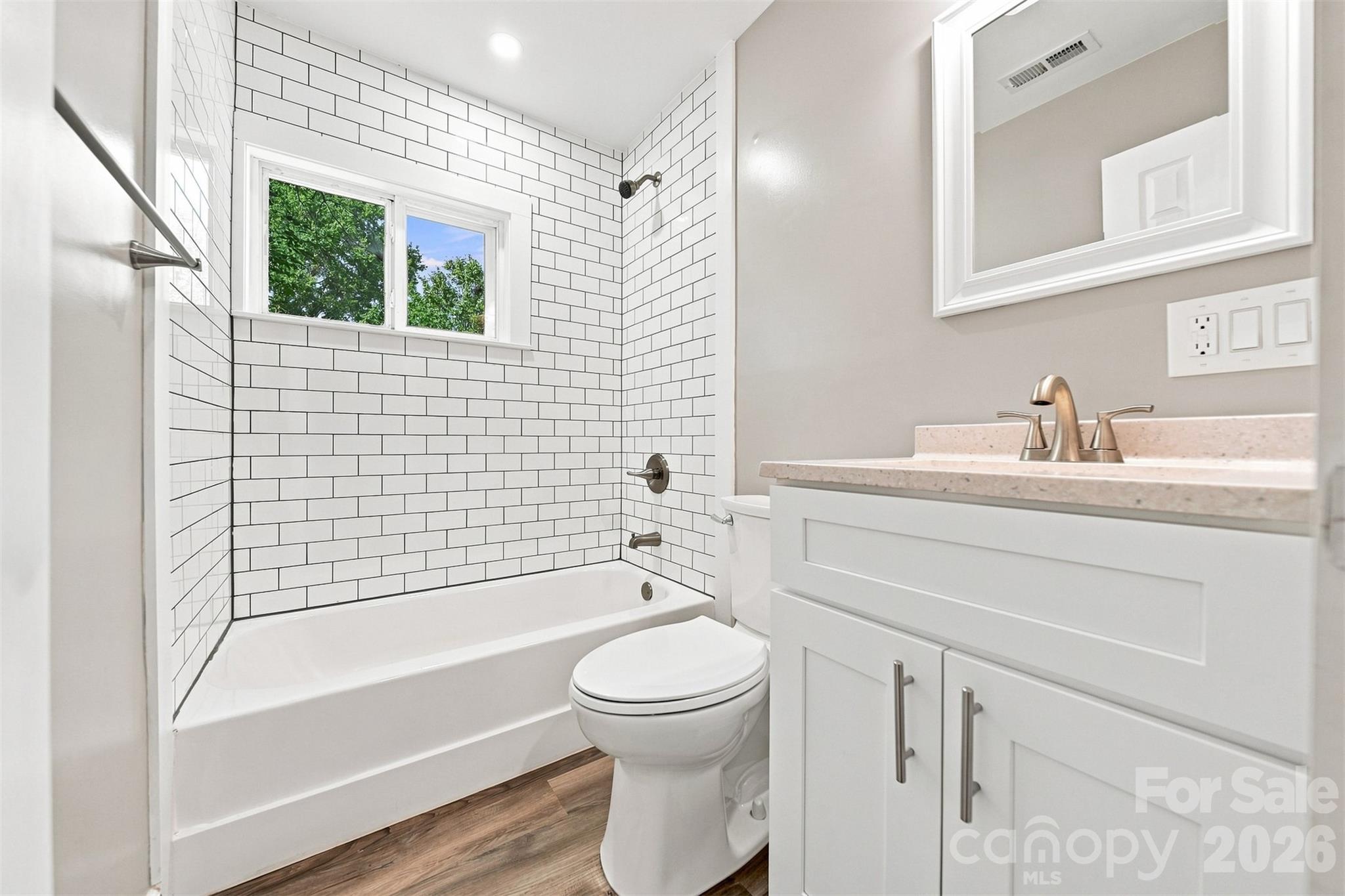 Single Family Residence at 2938 11th Avenue SW, Hickory, photo 14 of 29
