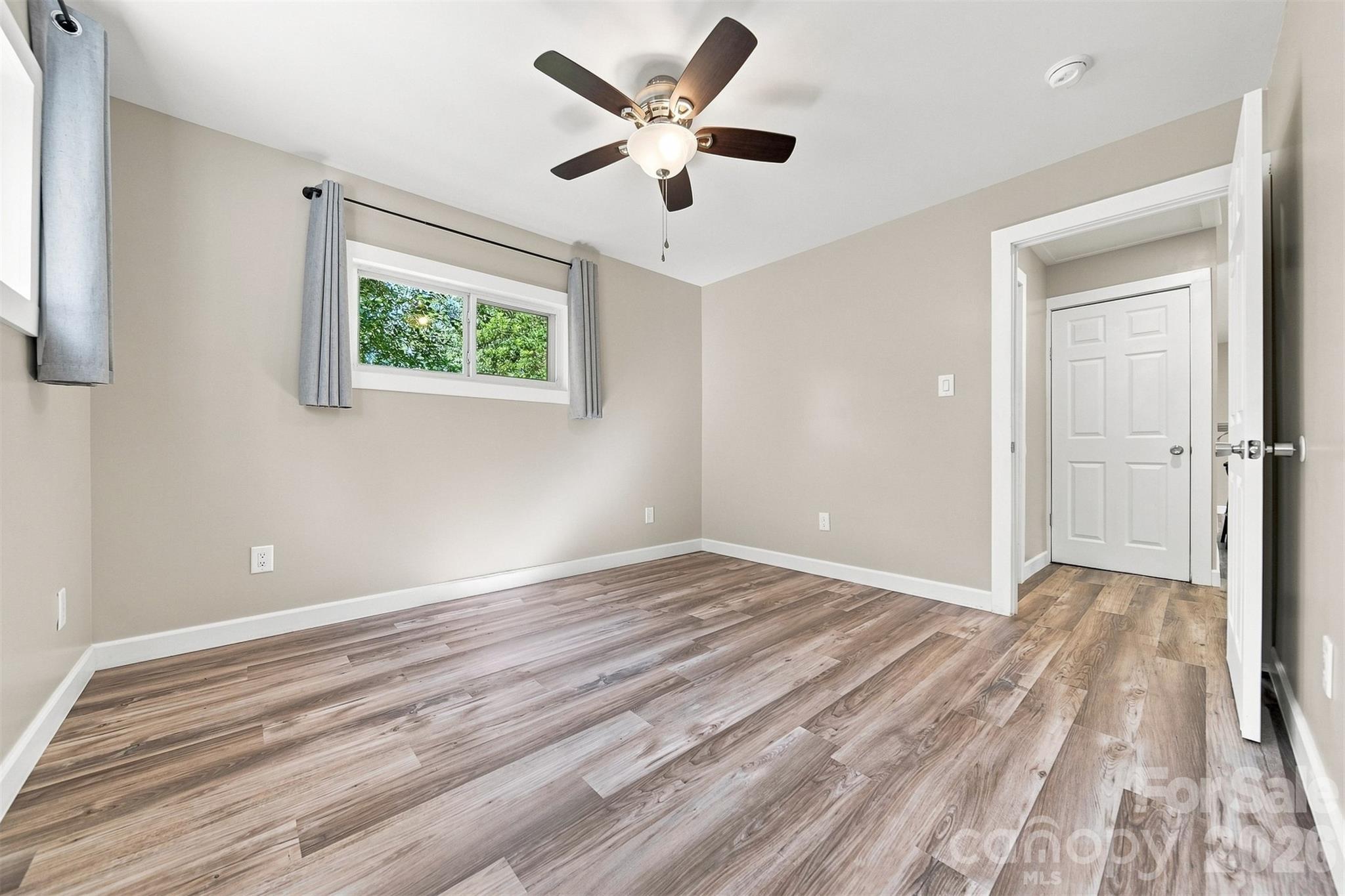 Single Family Residence at 2938 11th Avenue SW, Hickory, photo 20 of 29
