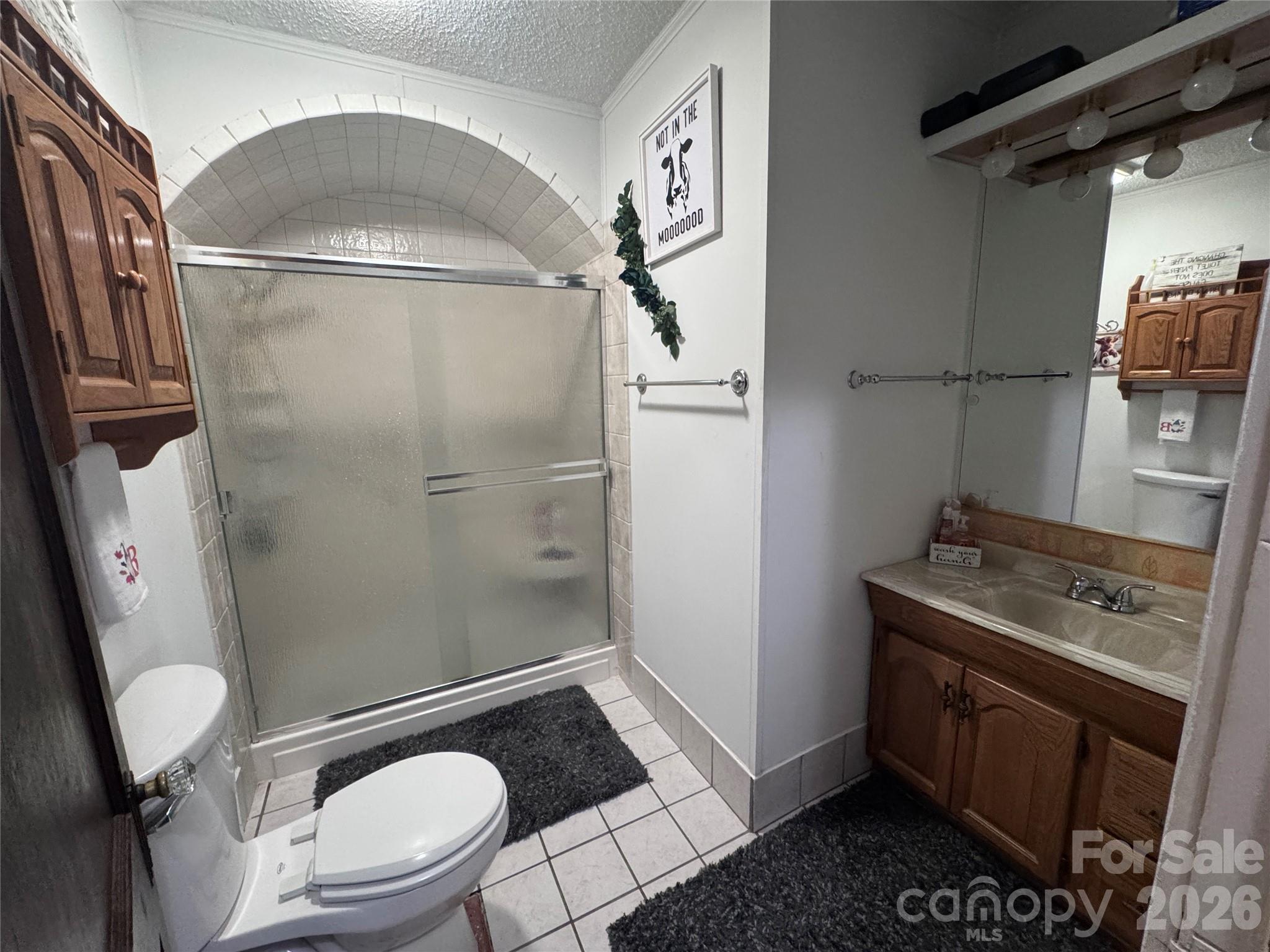 Main bathroom - 106 Myrtle Street, Morganton