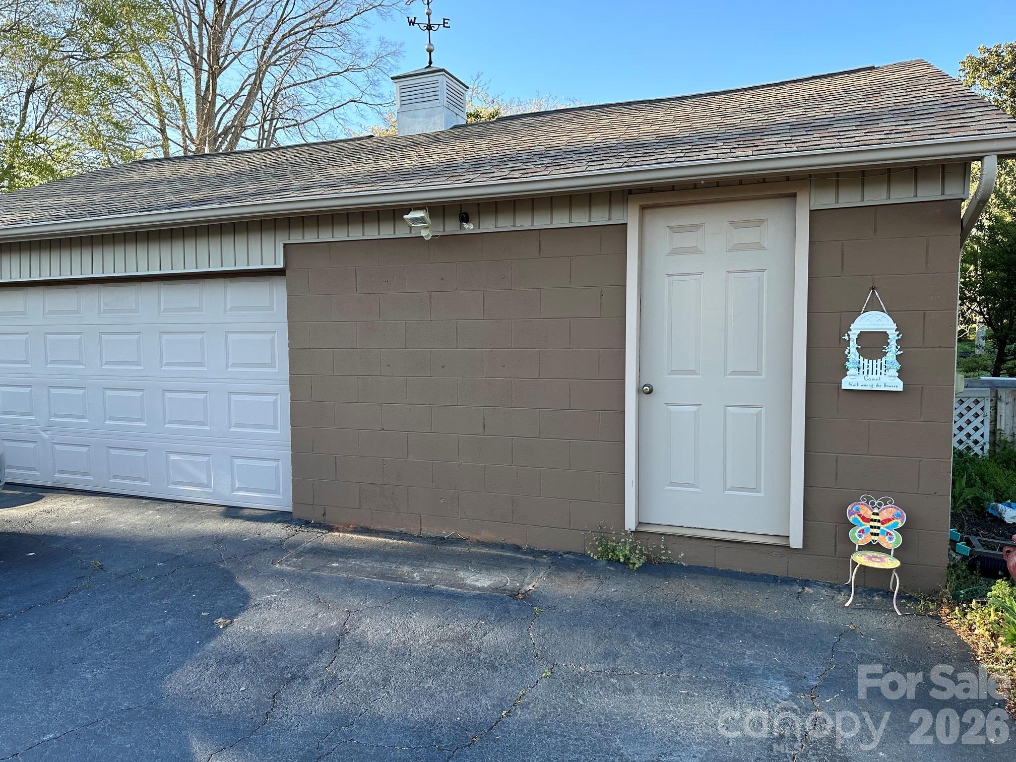 Detached garage - 106 Myrtle Street, Morganton