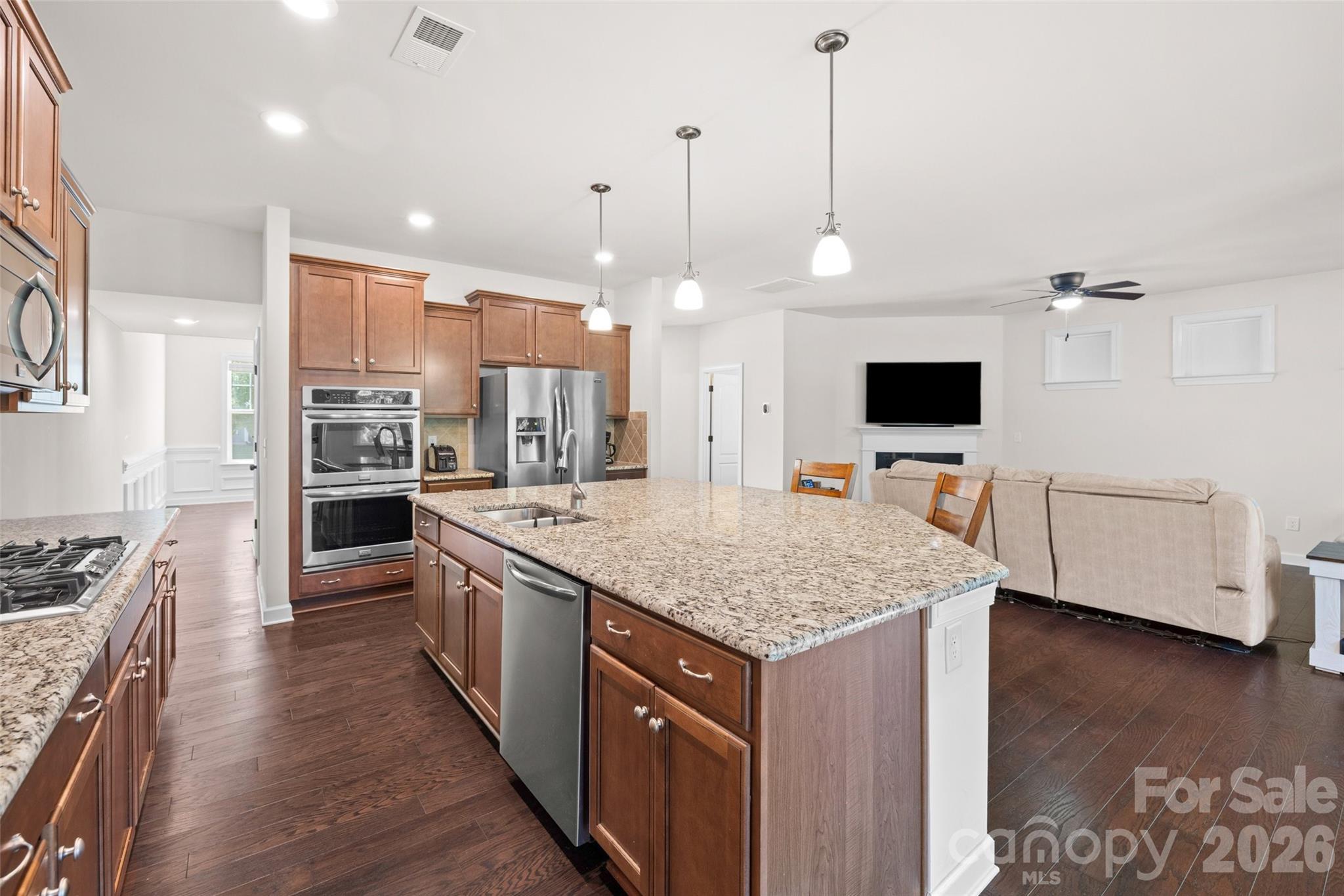 Single Family Residence at 640 Maple Hill Drive, Fort Mill, photo 12 of 40