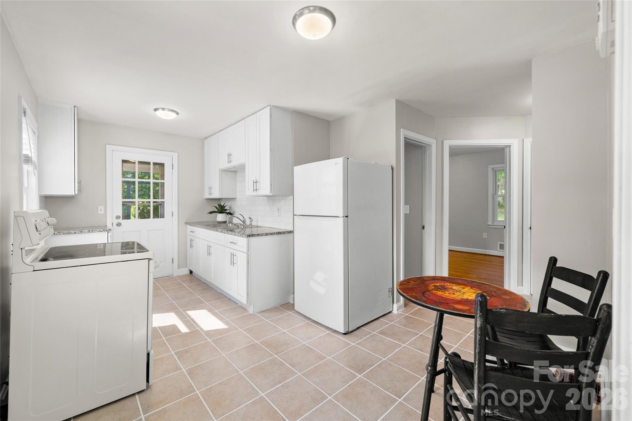 Kitchen - 13 Browndale Road, Asheville