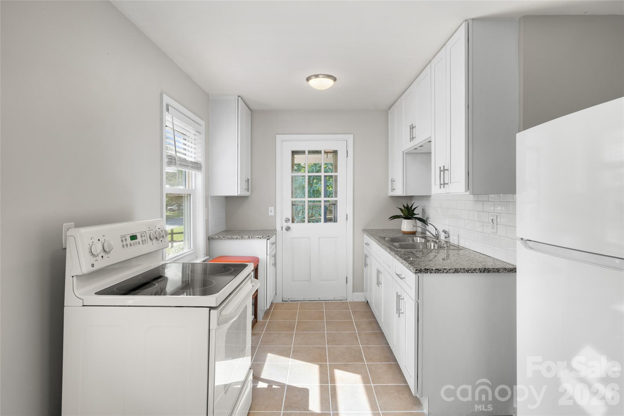 Kitchen - 13 Browndale Road, Asheville