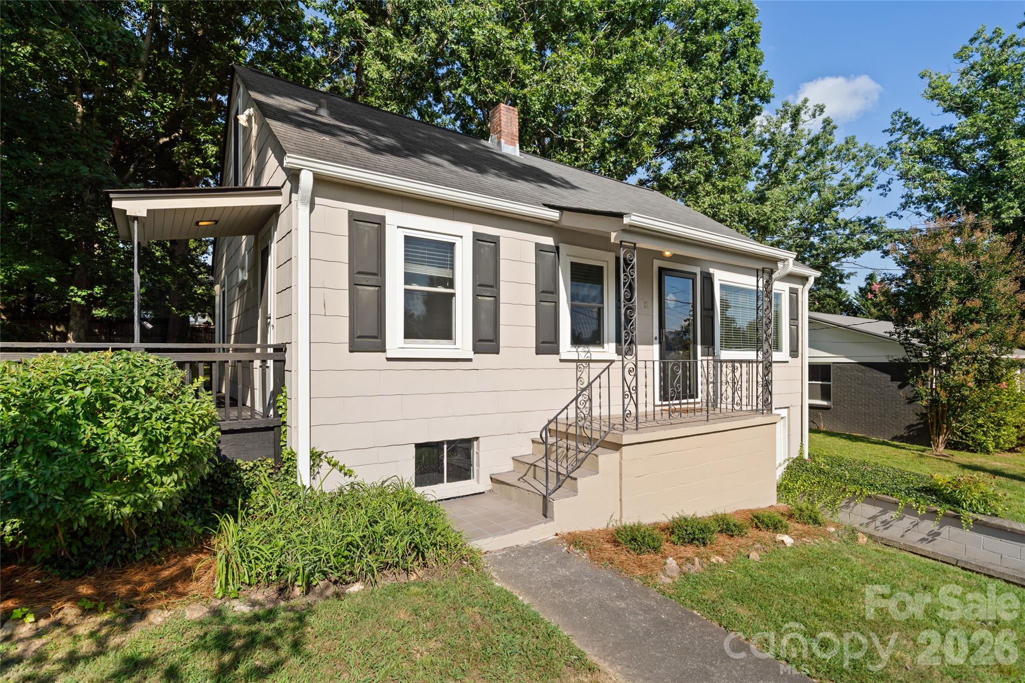 Single Family Residence at 13 Browndale Road, Asheville, photo 9 of 29