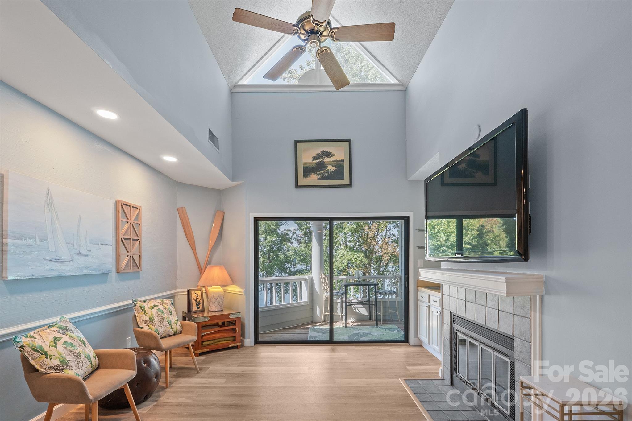 Great room view from dining area and kitchen - 327 Northwest Drive, Davidson