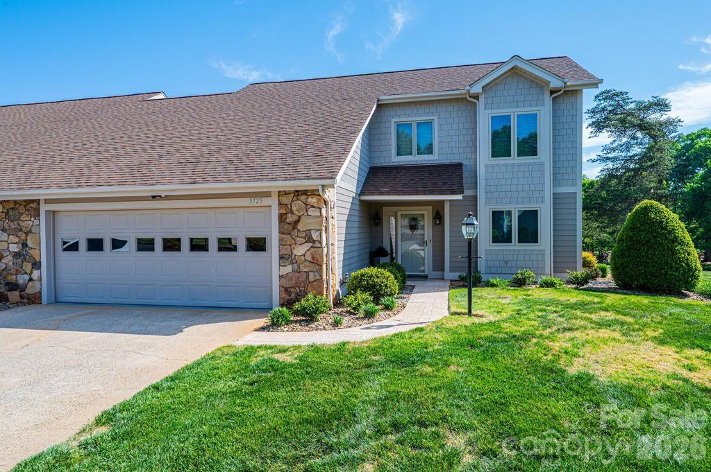 End Unit with a great view! - 3725 Rock Bridge Drive NE, Conover
