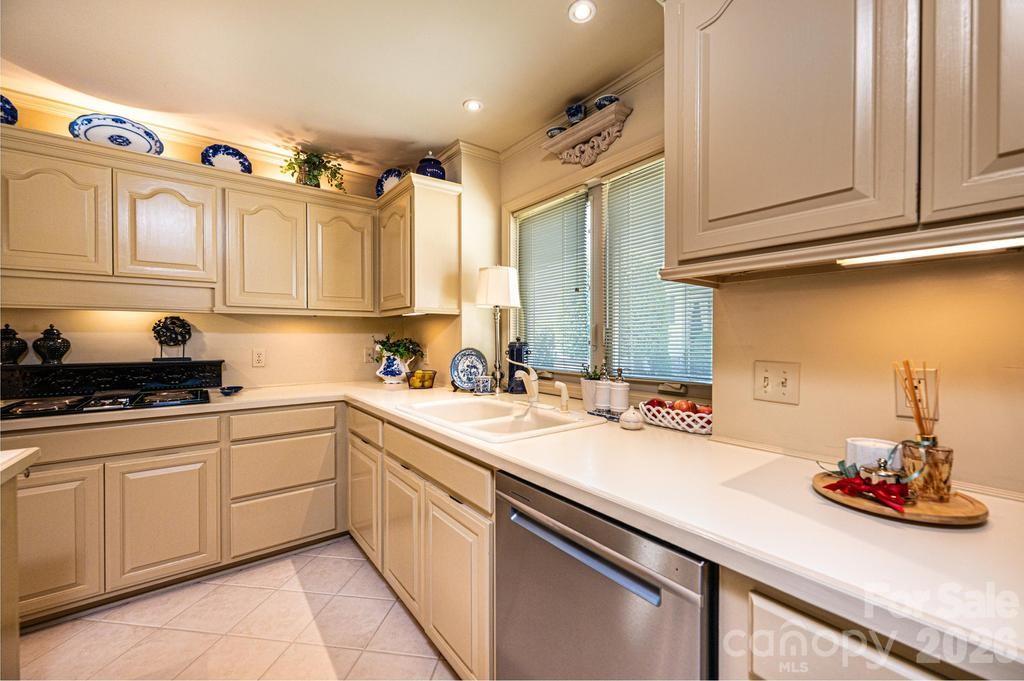 Above and under counter lighting in the kitchen! - 3725 Rock Bridge Drive NE, Conover