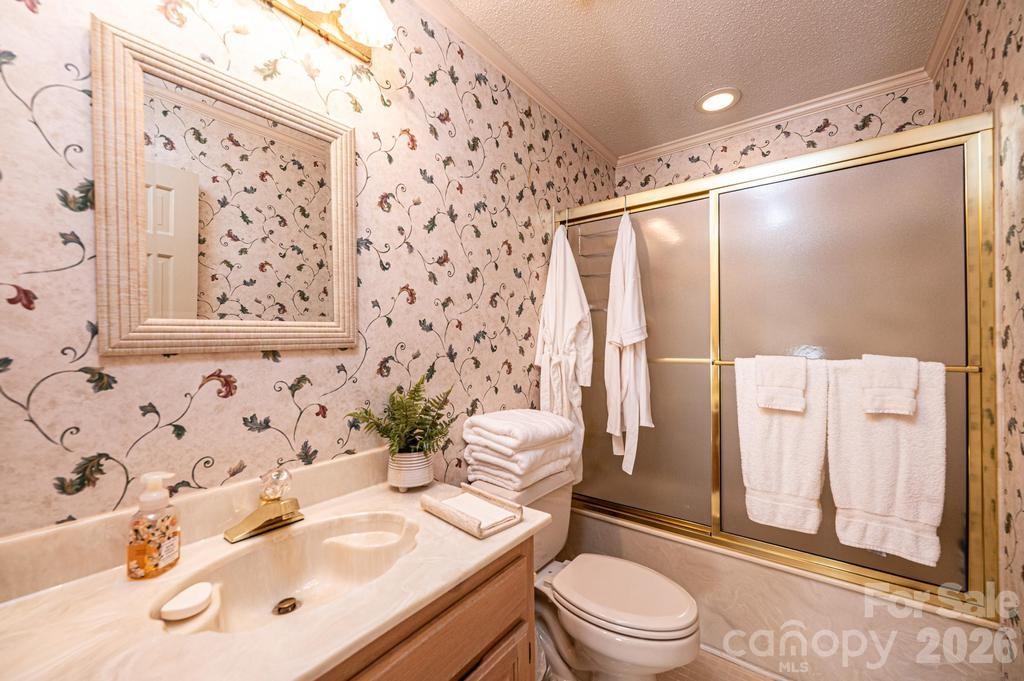 Guest bath upstairs! - 3725 Rock Bridge Drive NE, Conover